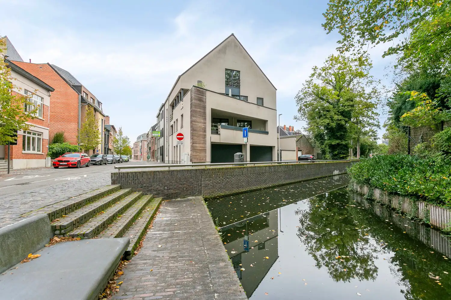 PRACHTIG GERENOVEERDE WONING MET STADSTUIN! foto 5