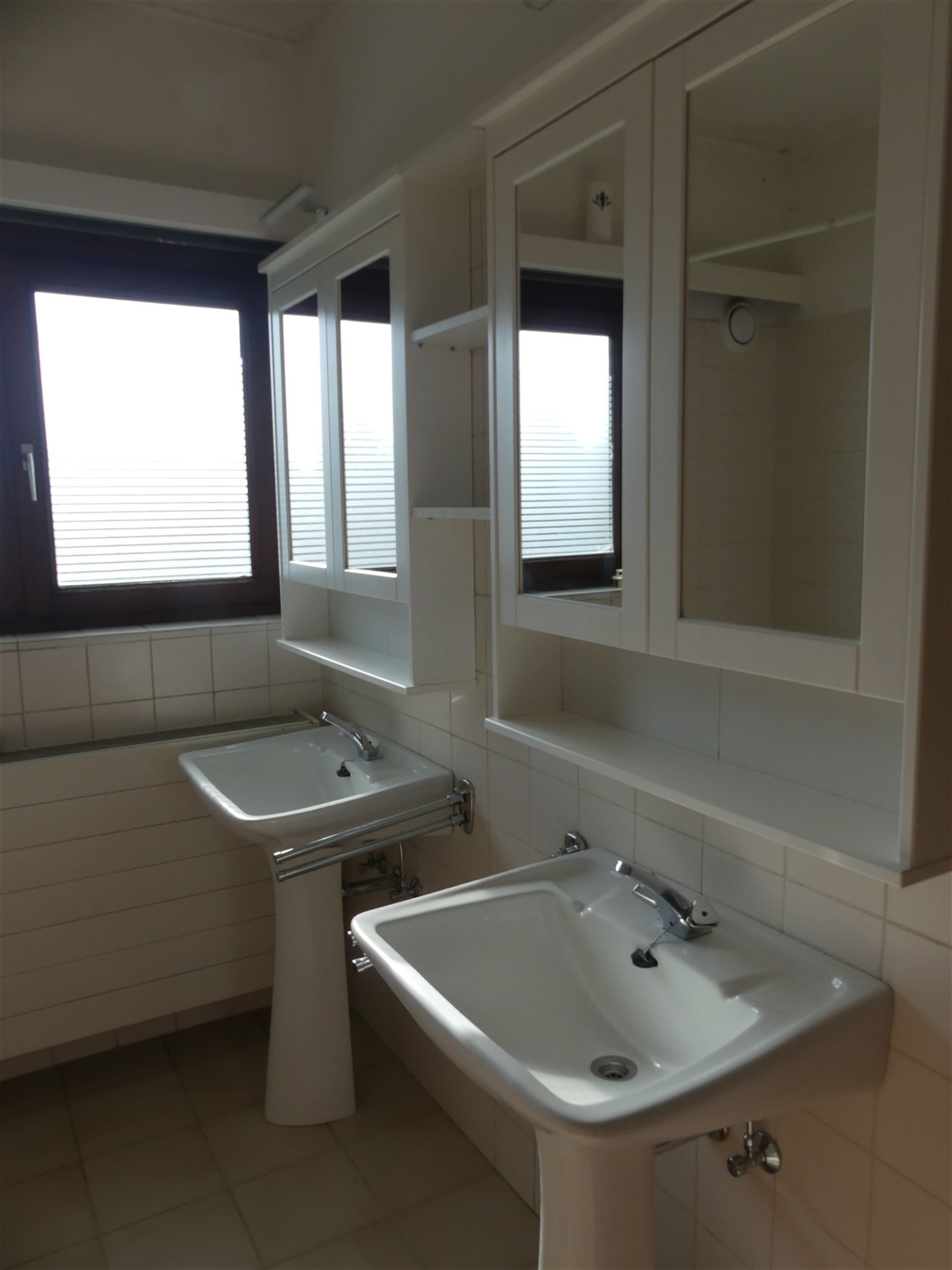 Ruime woning gelegen in een topbuurt te Aartselaar! foto 7