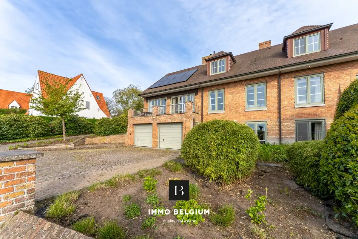 Ruime eigendom in de Concessie met 5 slaapkamers foto {{pictureIndex}}