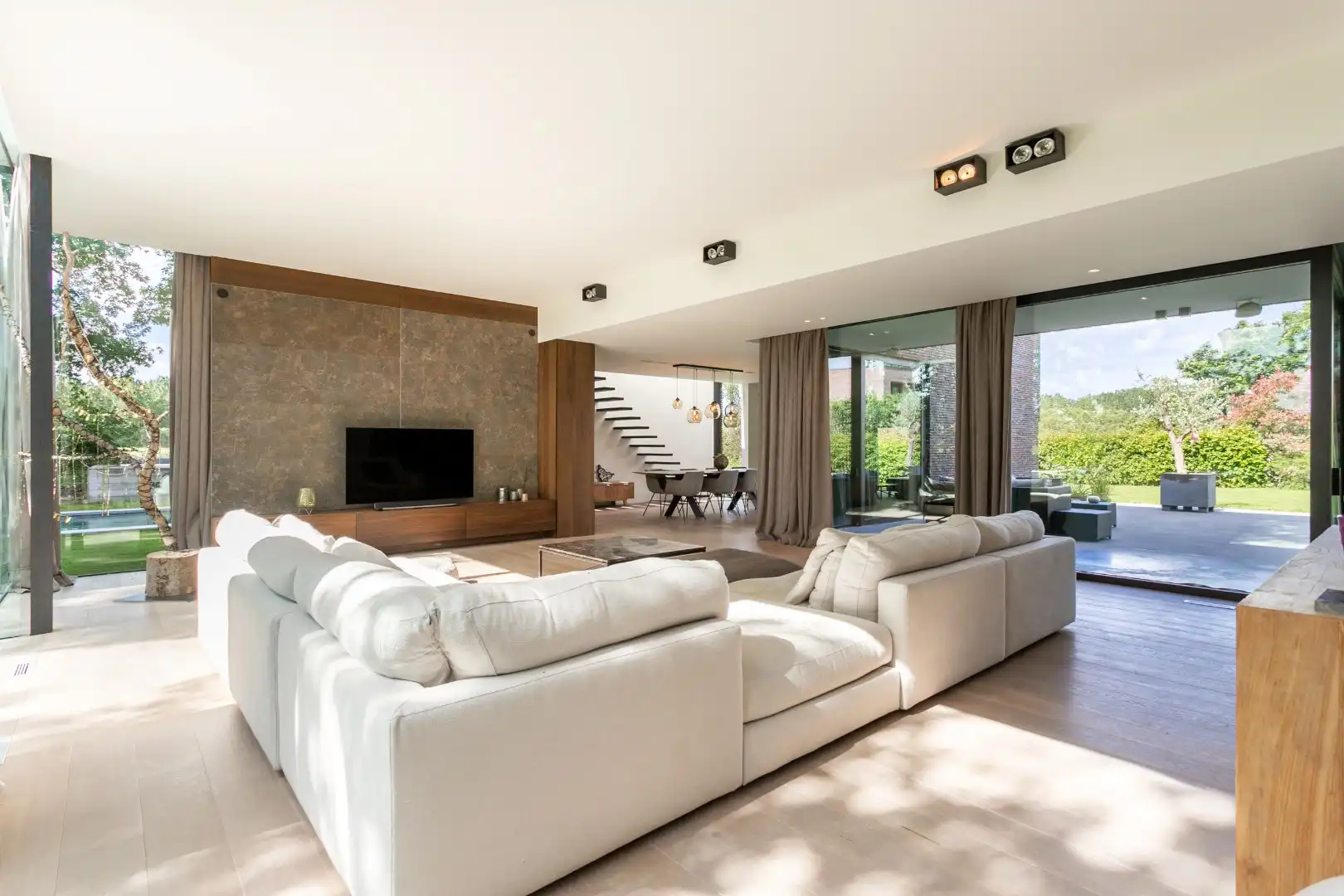 Unieke villa met 5 slpk. in het landelijke Pajottegem foto 6