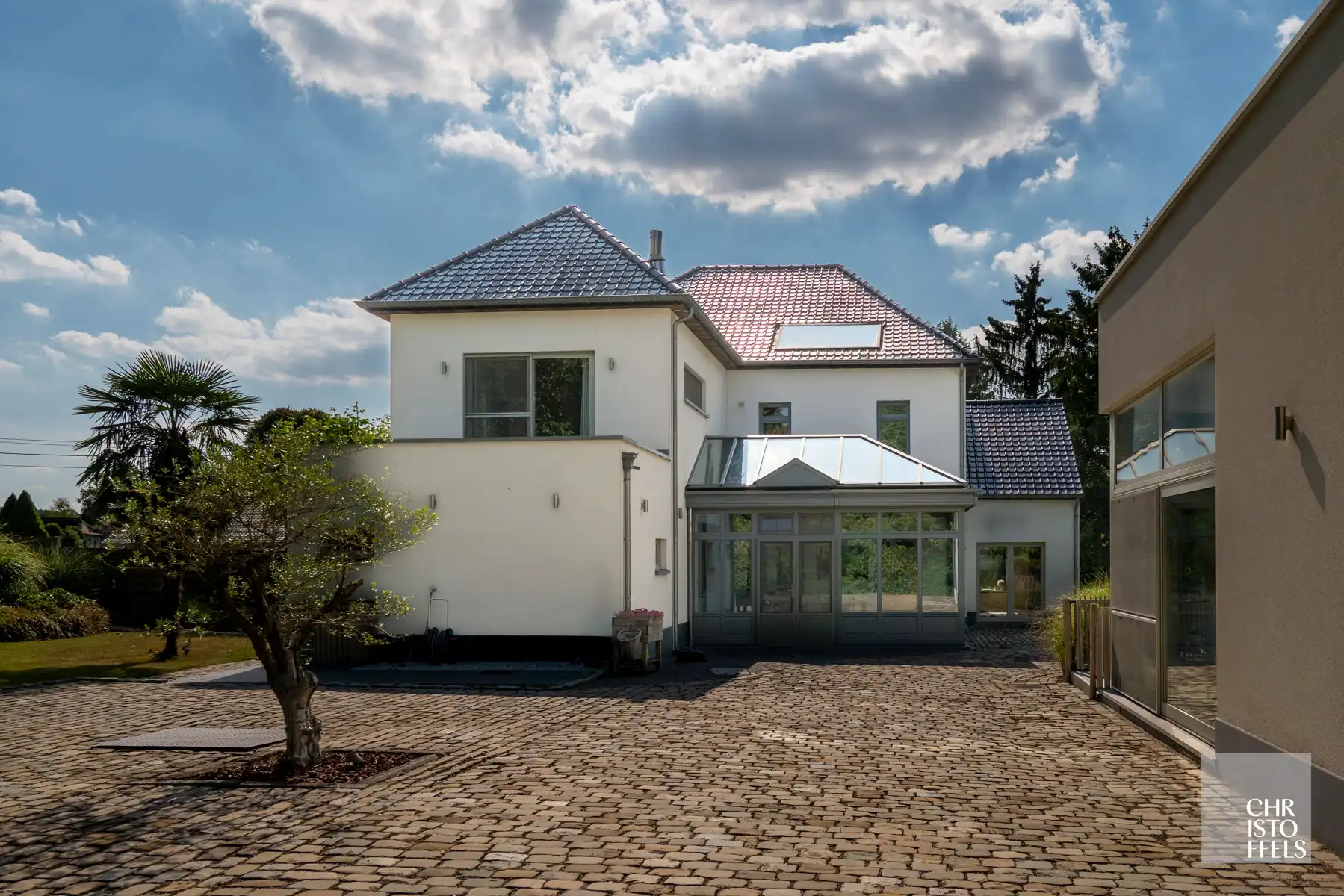 IN OPTIE - Totaal gerenoveerde villa (362 m²) met poolhouse (239 m²) in Opoeteren foto 36