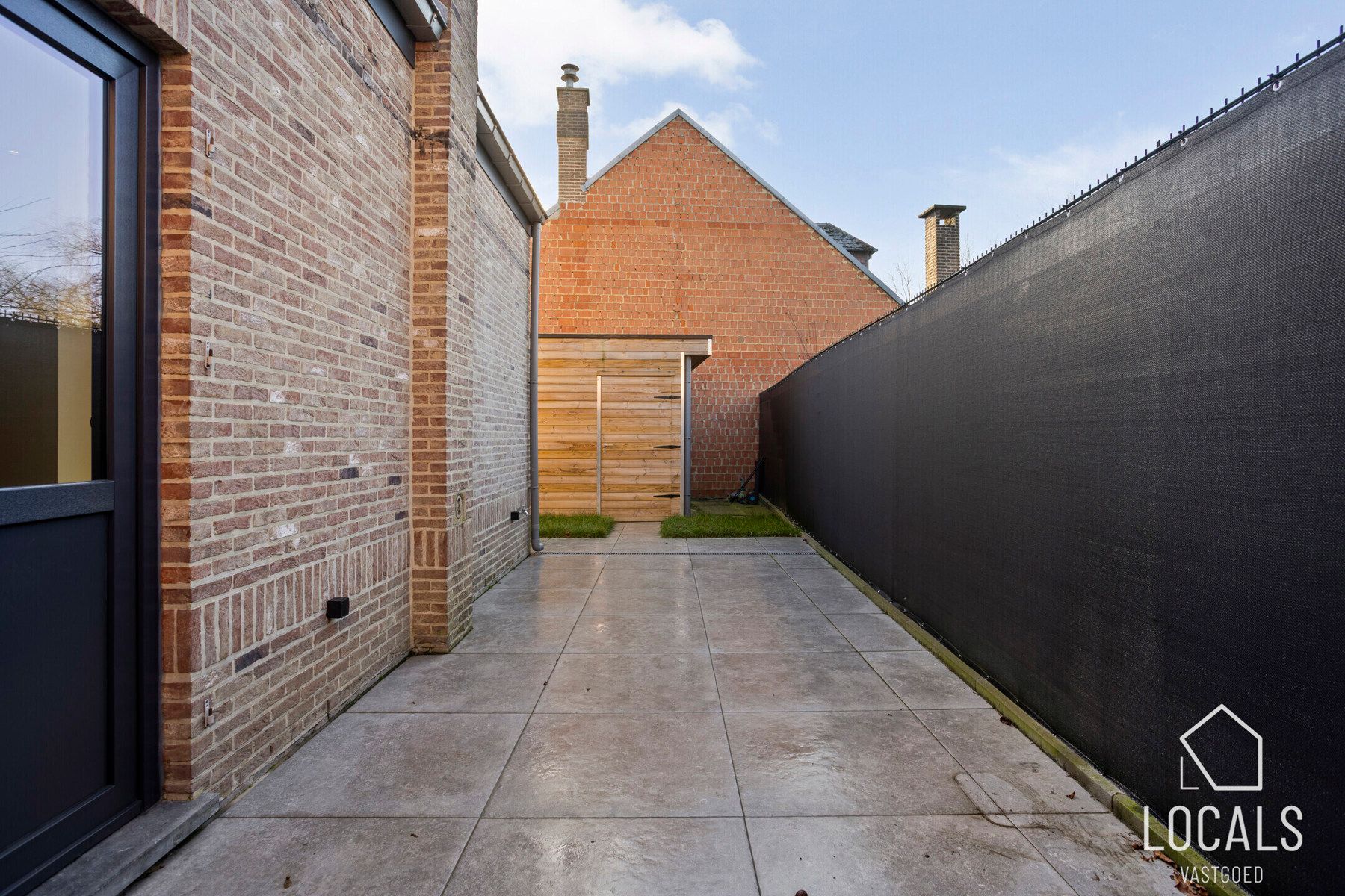 Volledig gerenoveerde halfopen bebouwing in Denderhoutem foto 17