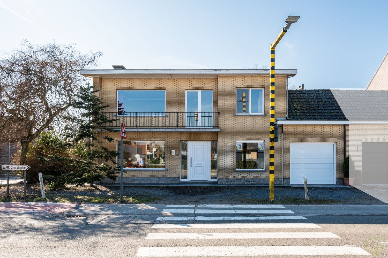 Ruime instapklare halfopen bebouwing in Zomergem met een zuidgerichte tuin. foto 33