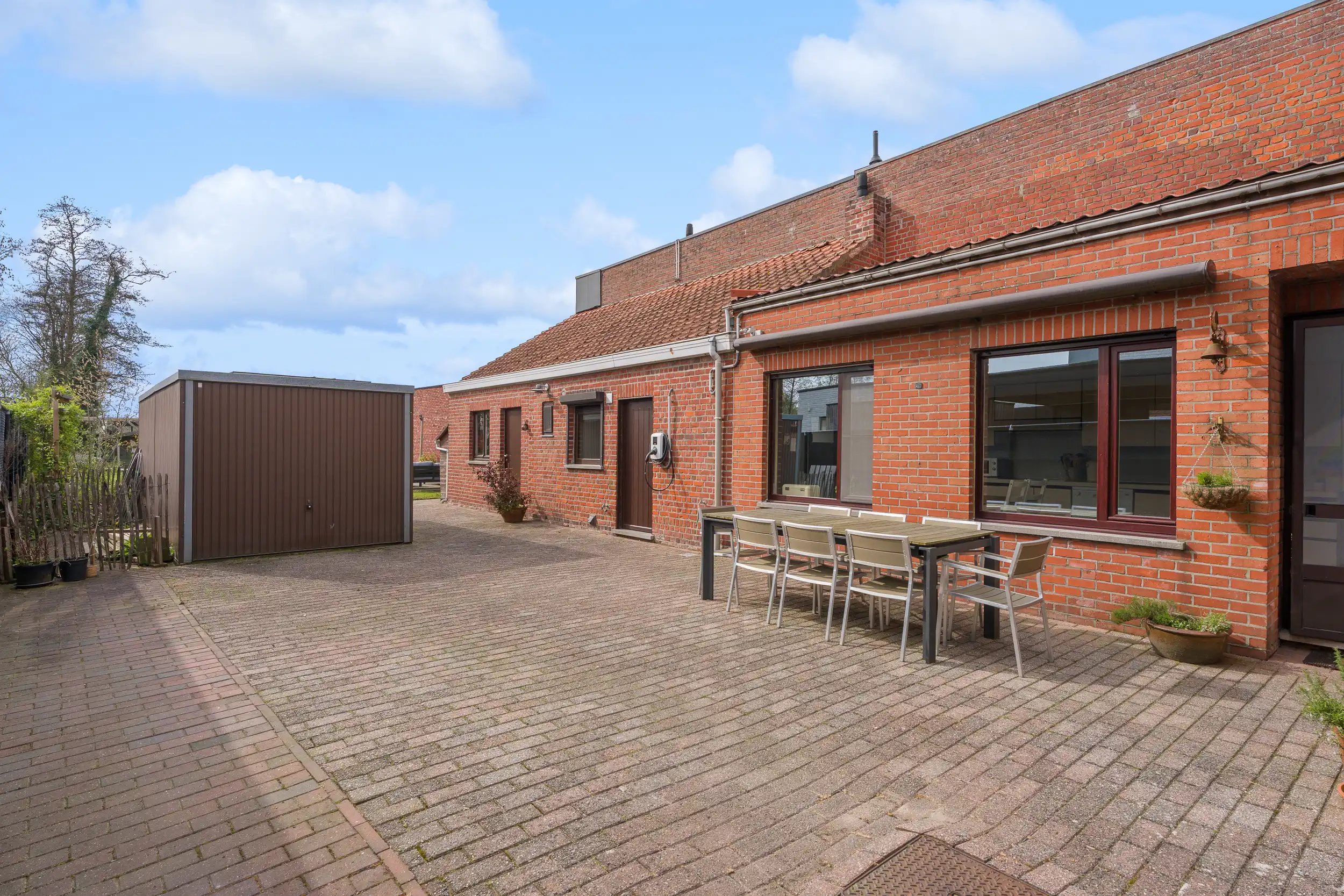 Ruime gezinswoning met 4 slpk, zonnepanelen & zonnige tuin foto 17