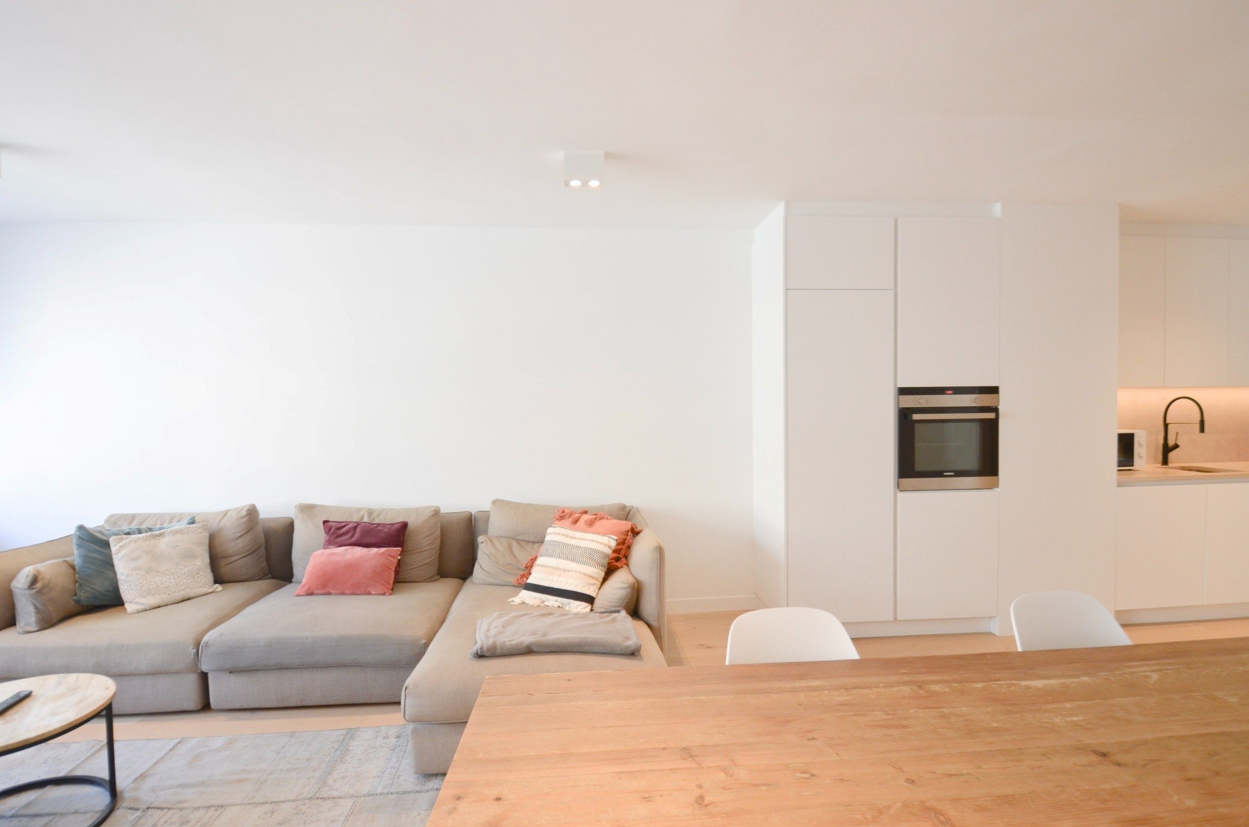 Volledig gerenoveerd, lichtrijk appartement op wandelafstand van zee en het commercieel centrum. foto 8