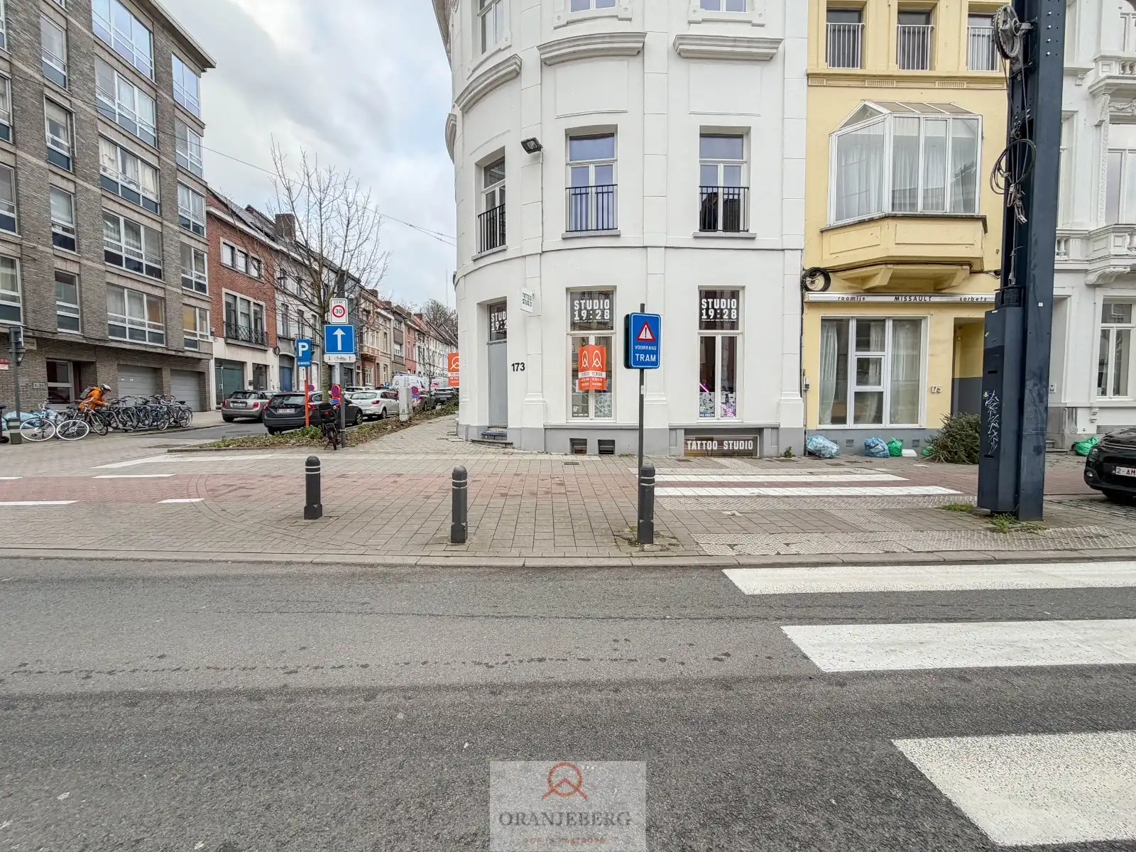 Ruim hoekpand dichtbij station Gent-Sint-Pieters ! foto 4