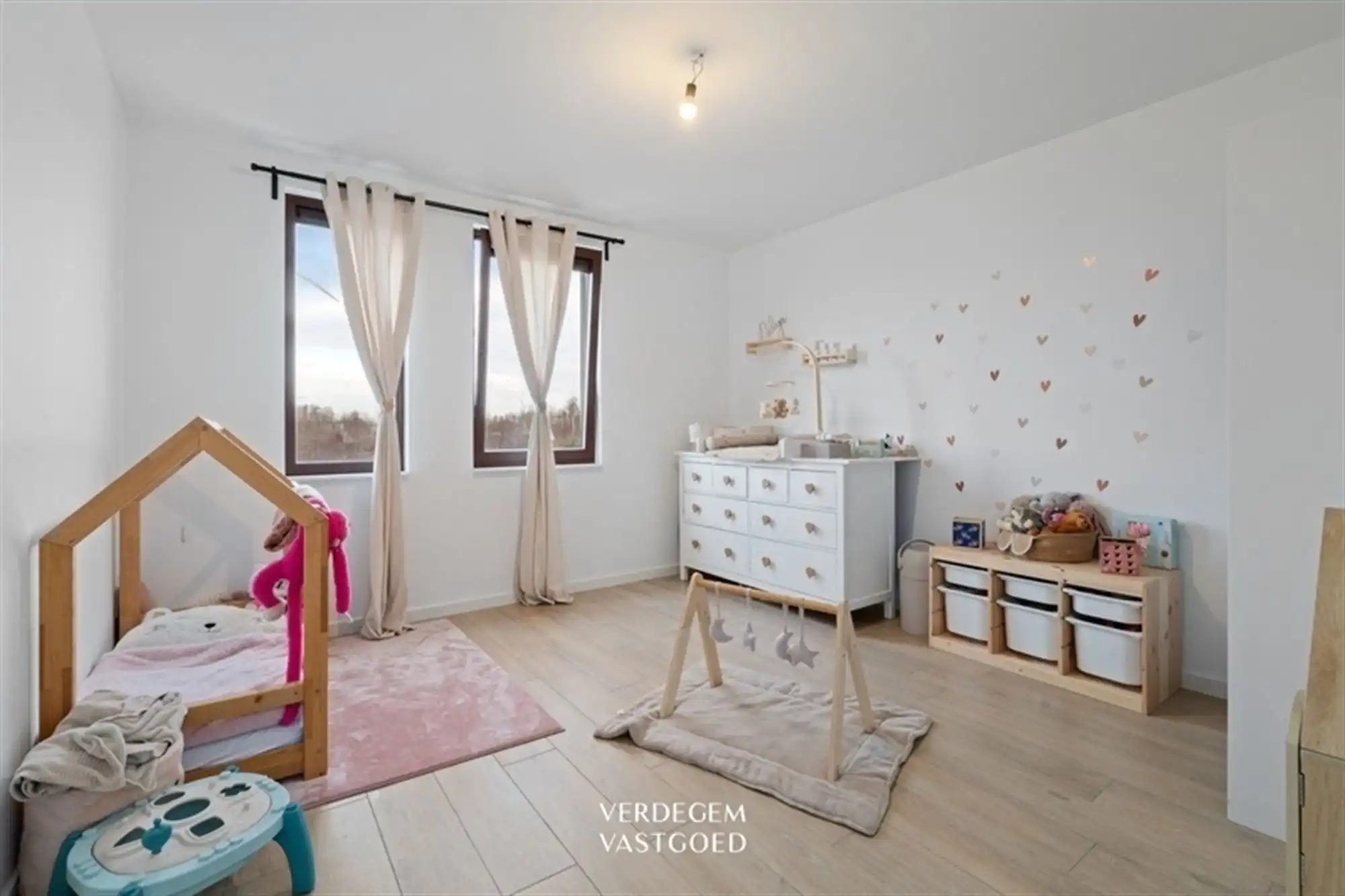 Verrassend ruime woning met 3 slaapkamers, autostaanplaats en zwemvijver foto 7