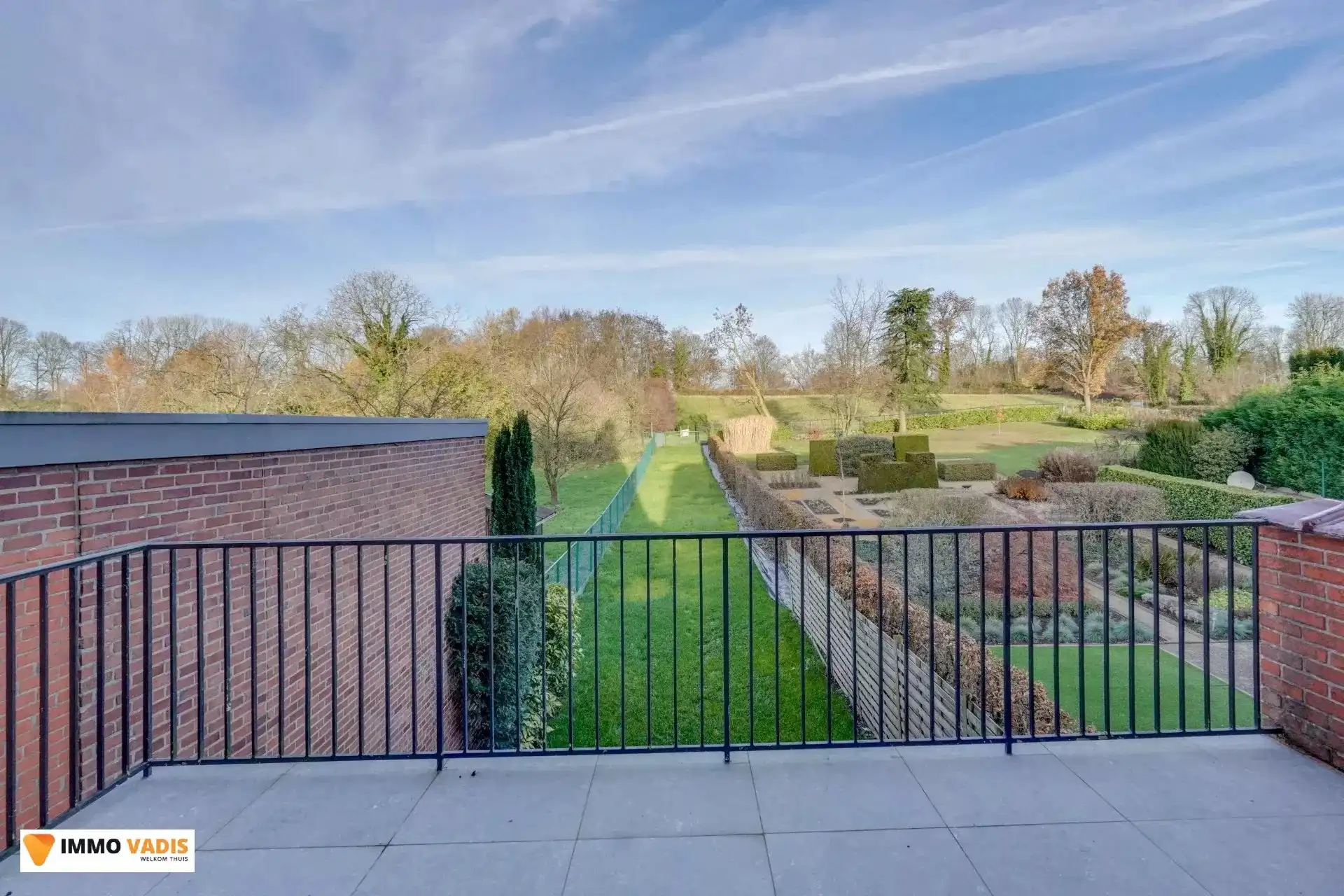 Karaktervolle herenwoning met vier slaapkamers, inpandige garage en tuin foto 18
