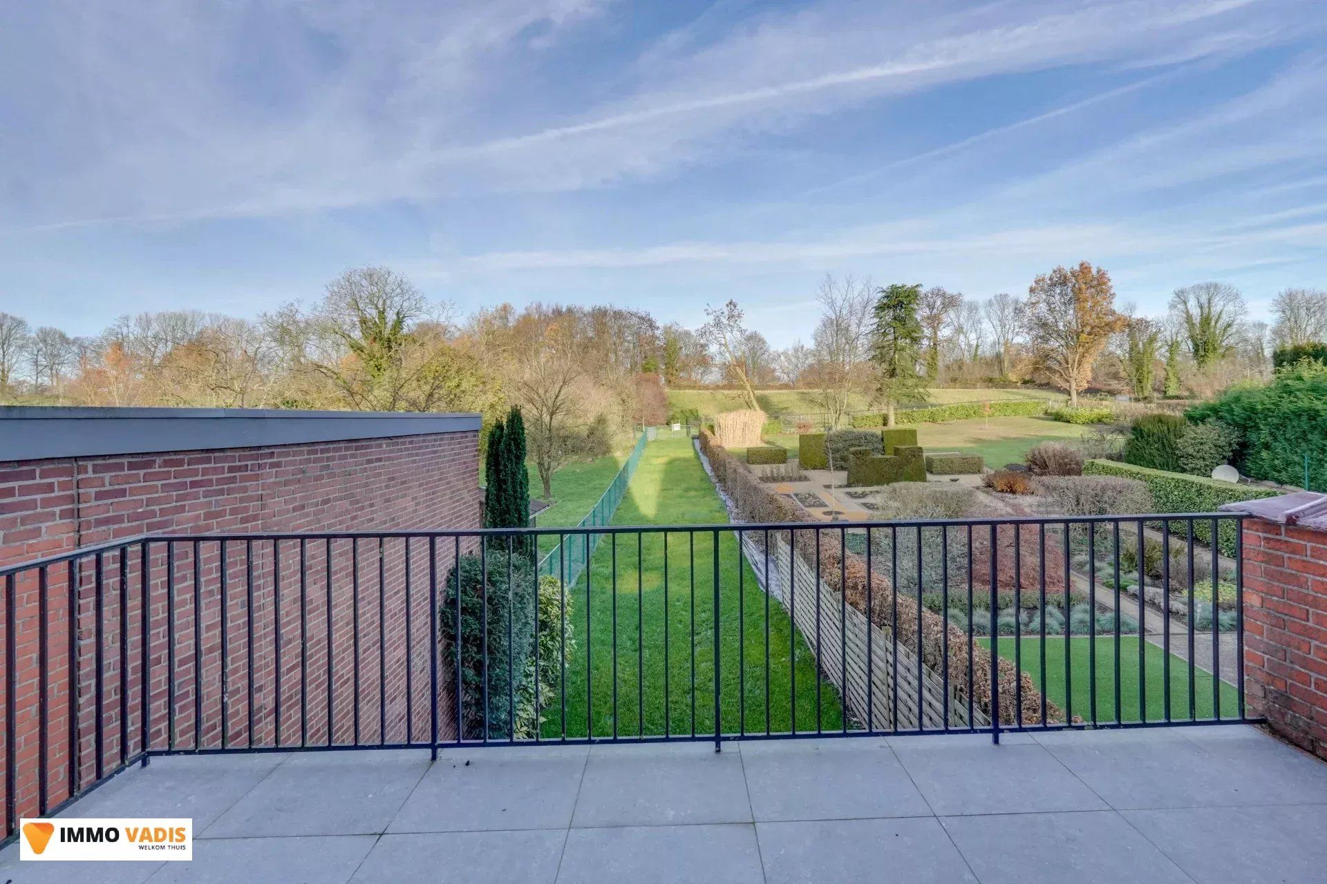 Karaktervolle herenwoning met vier slaapkamers, inpandige garage en tuin foto 18