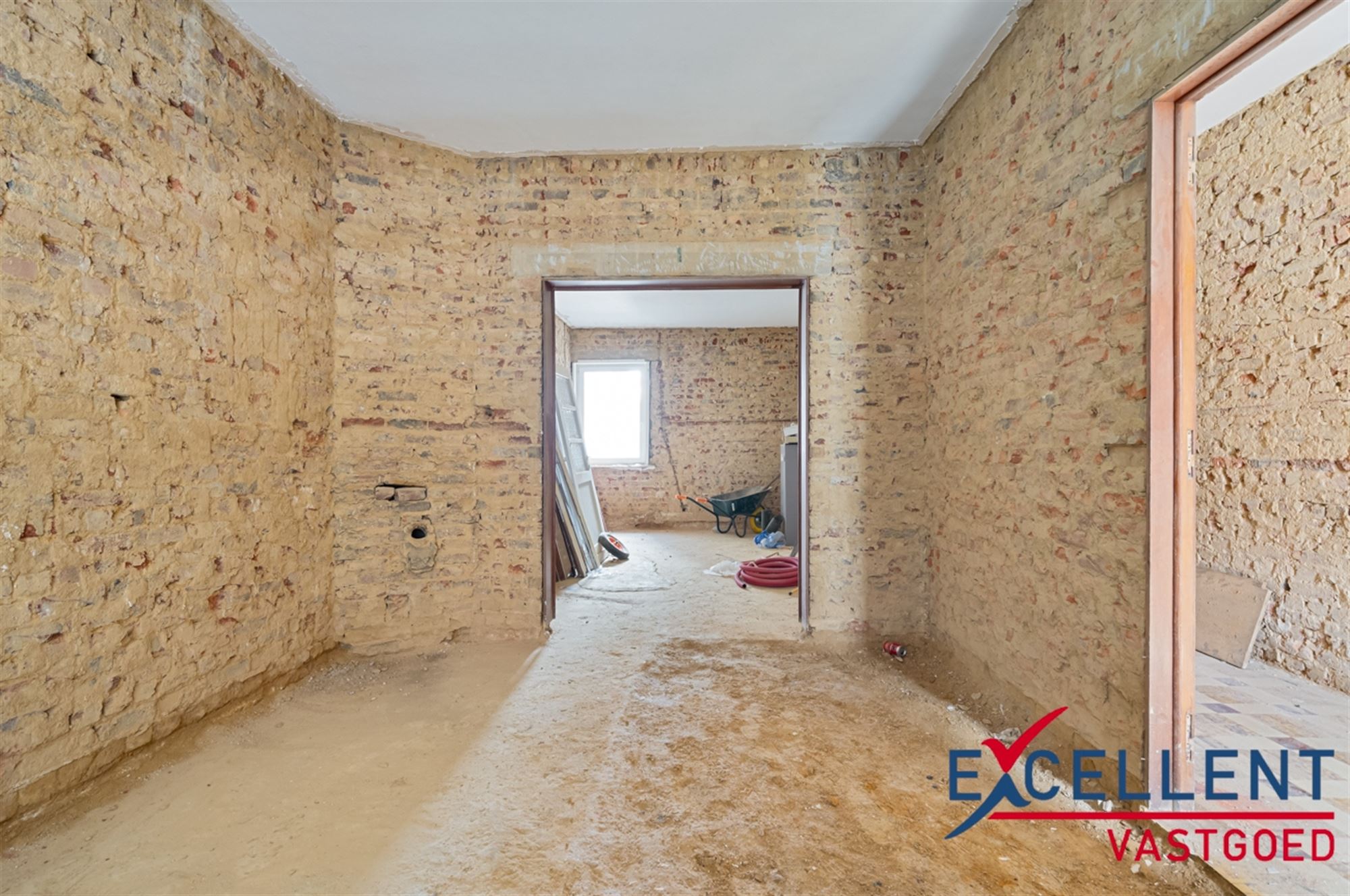 Verder te renoveren woning centrum Brakel foto 3
