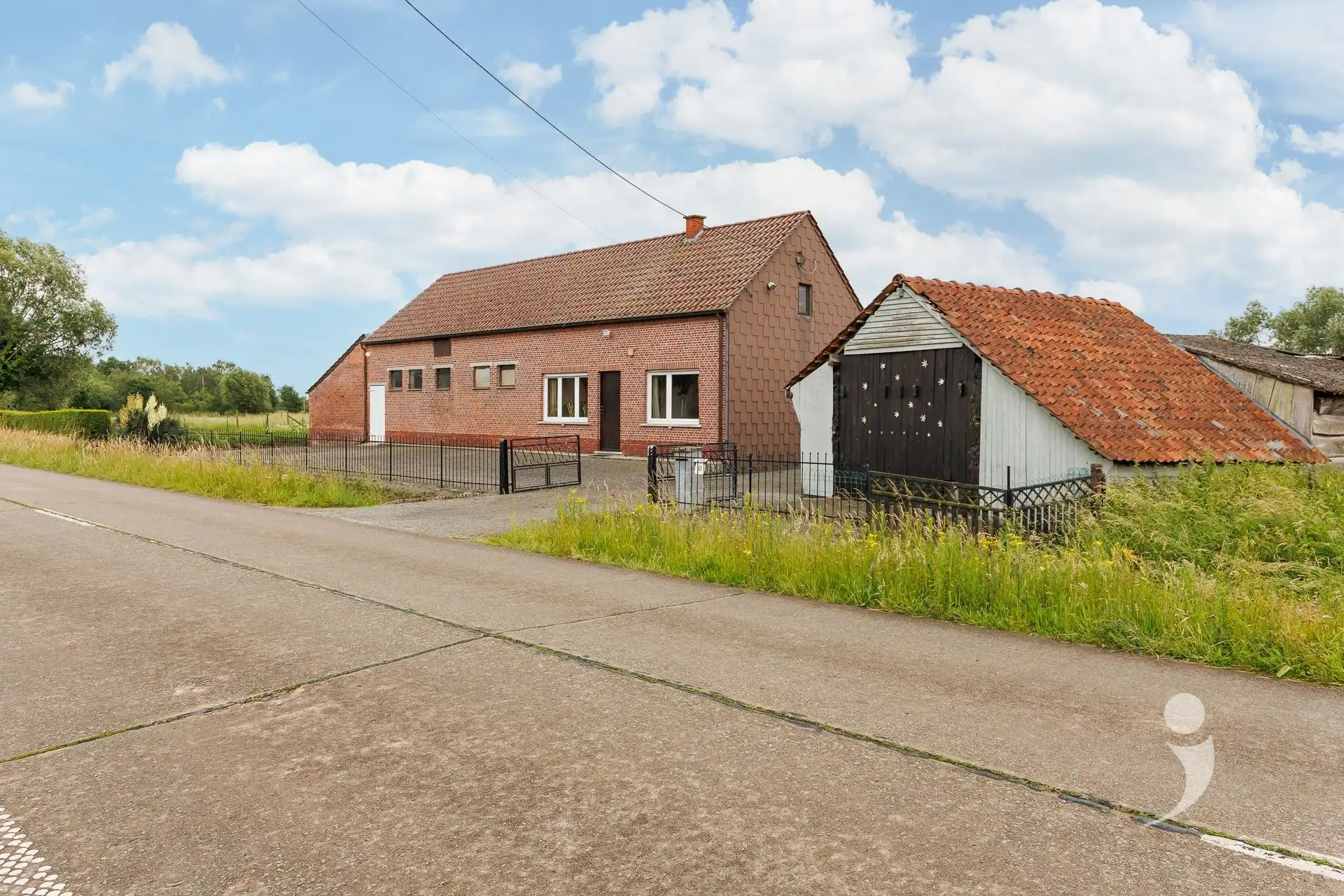 Unieke te renoveren hoeve op perceel van 68a  foto 2