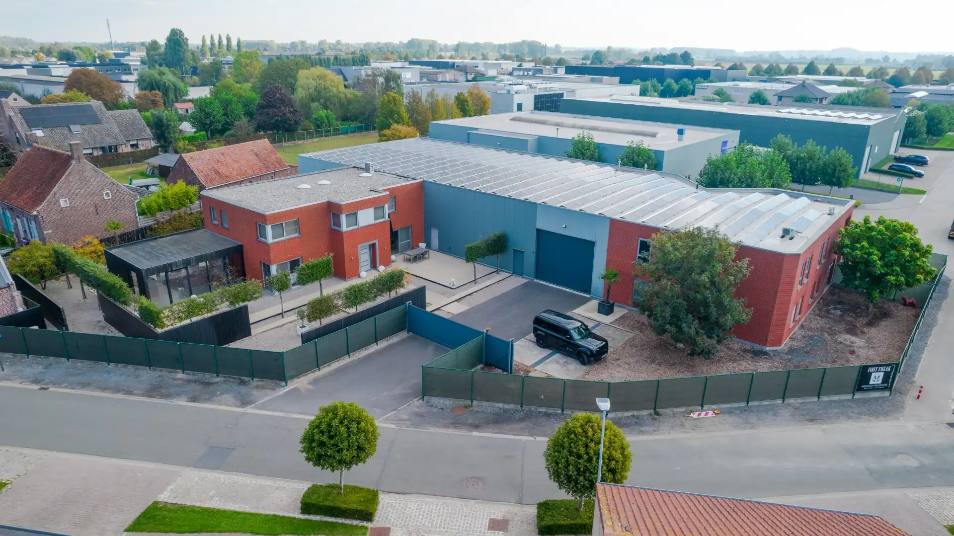 Handelspand + woning op uiterst commerciële locatie. foto {{pictureIndex}}