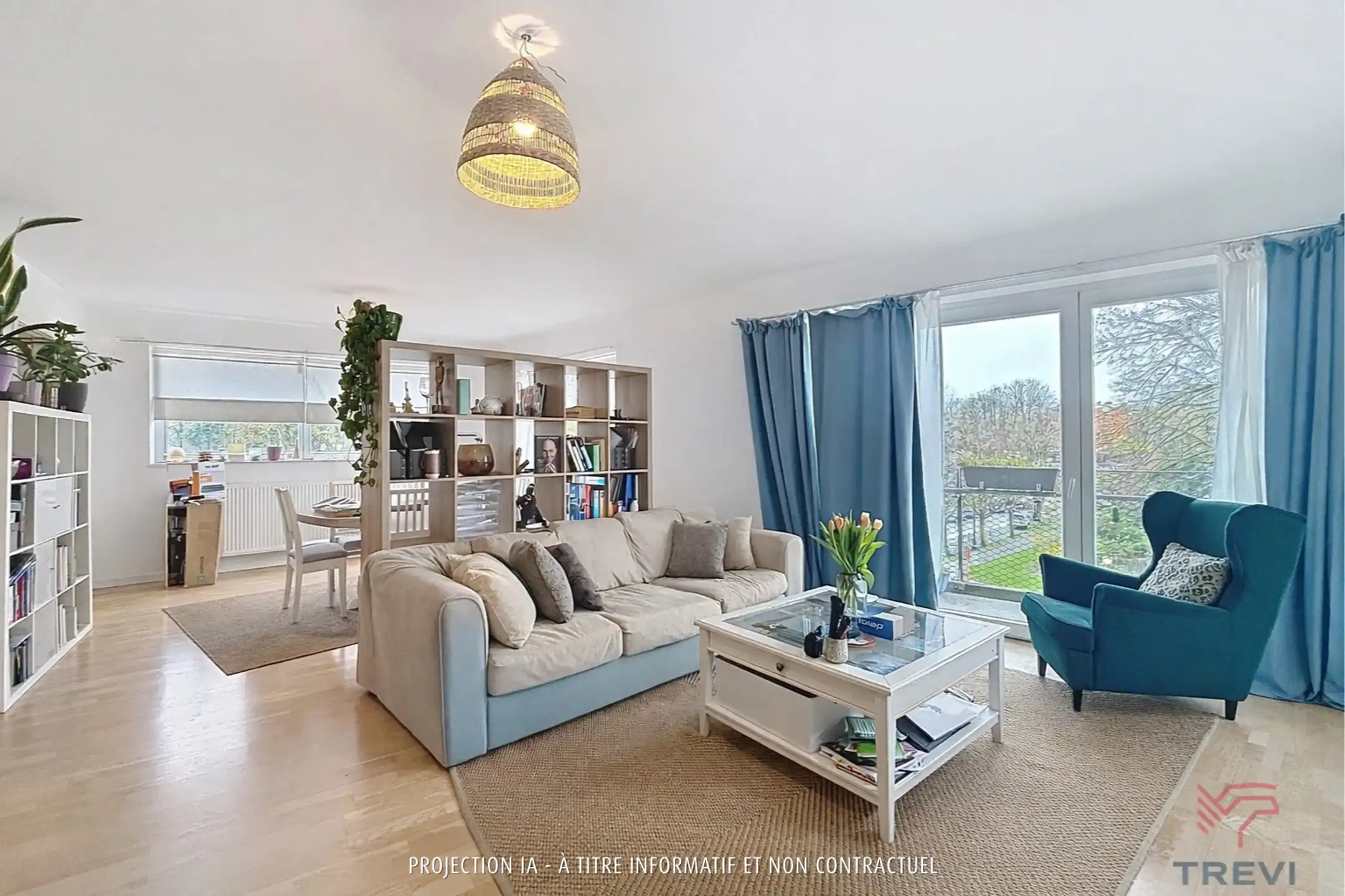 Mooi ongemeubileerd appartement met 3 slaapkamers foto {{pictureIndex}}