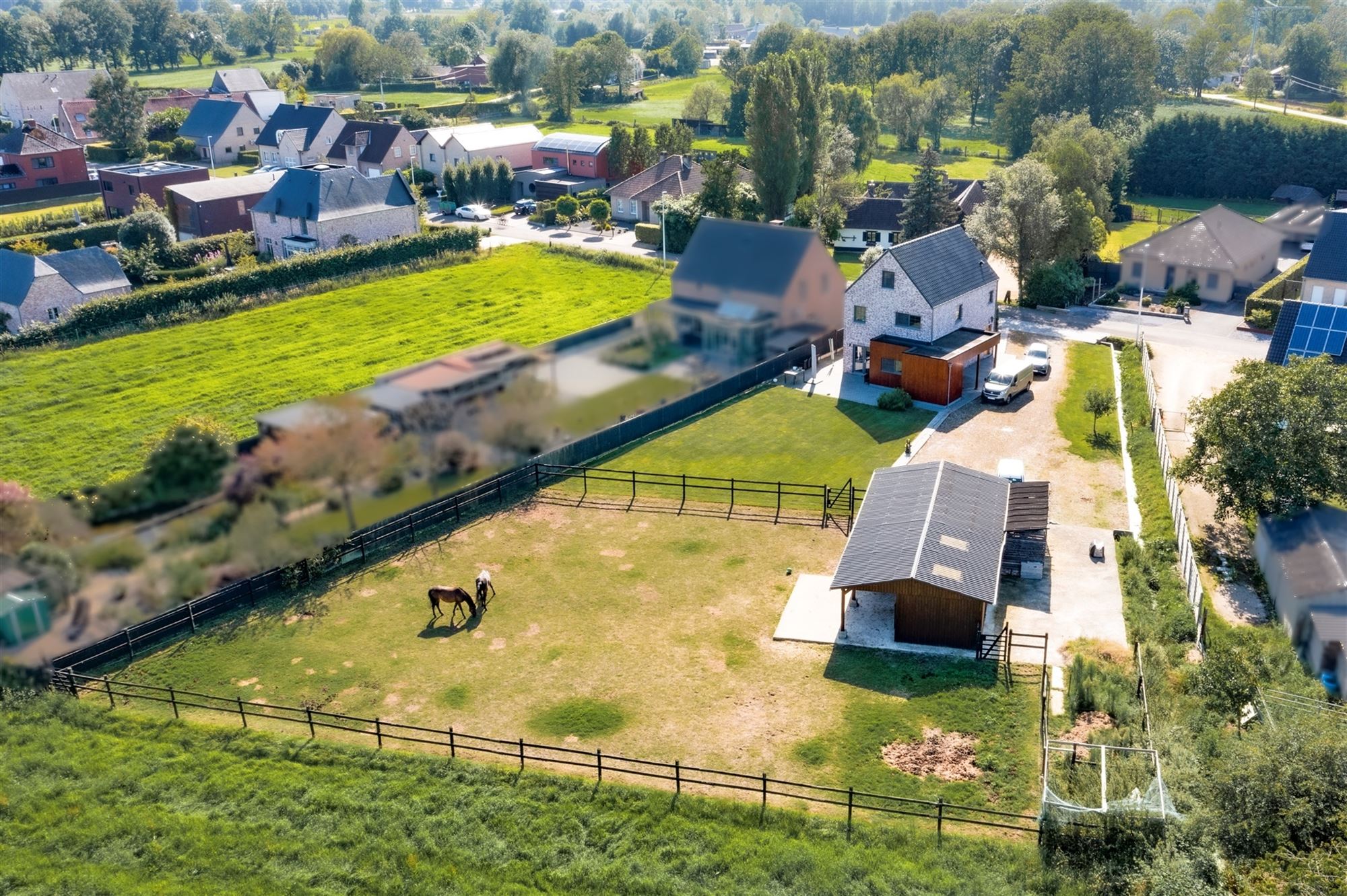 Recente OB met 4 slk op 2200 m² met 2 paardenstallen foto 2