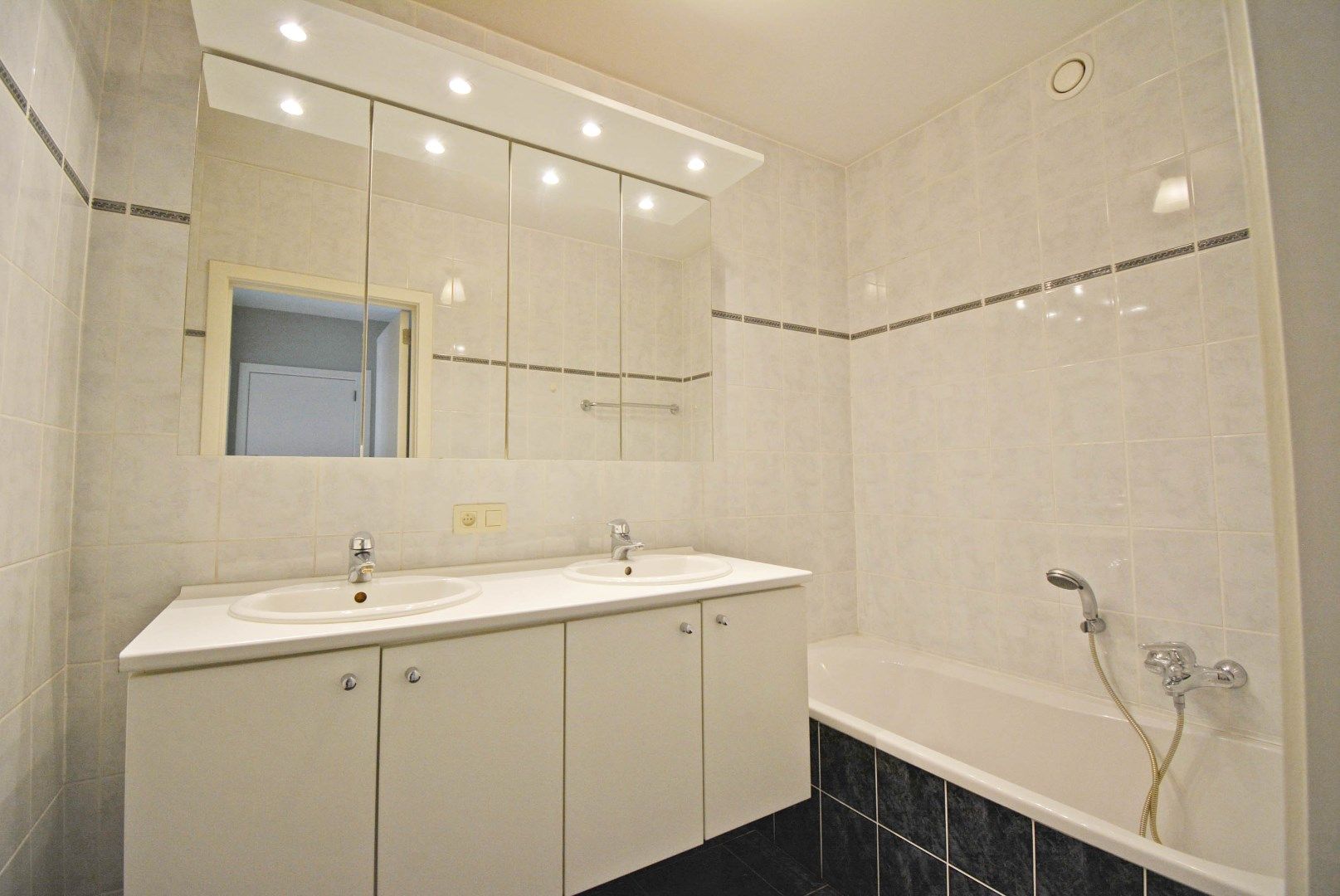 Ruim appartement vlakbij het Zegemeer en La Reserve maar ook dicht bij het centrum. foto 8