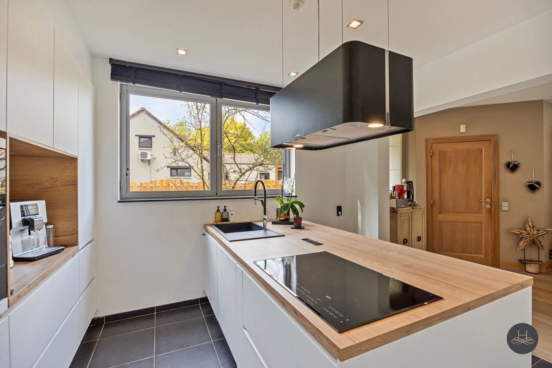 Ruime gezinswoning met zwembad in groene, rustige omgeving foto 20