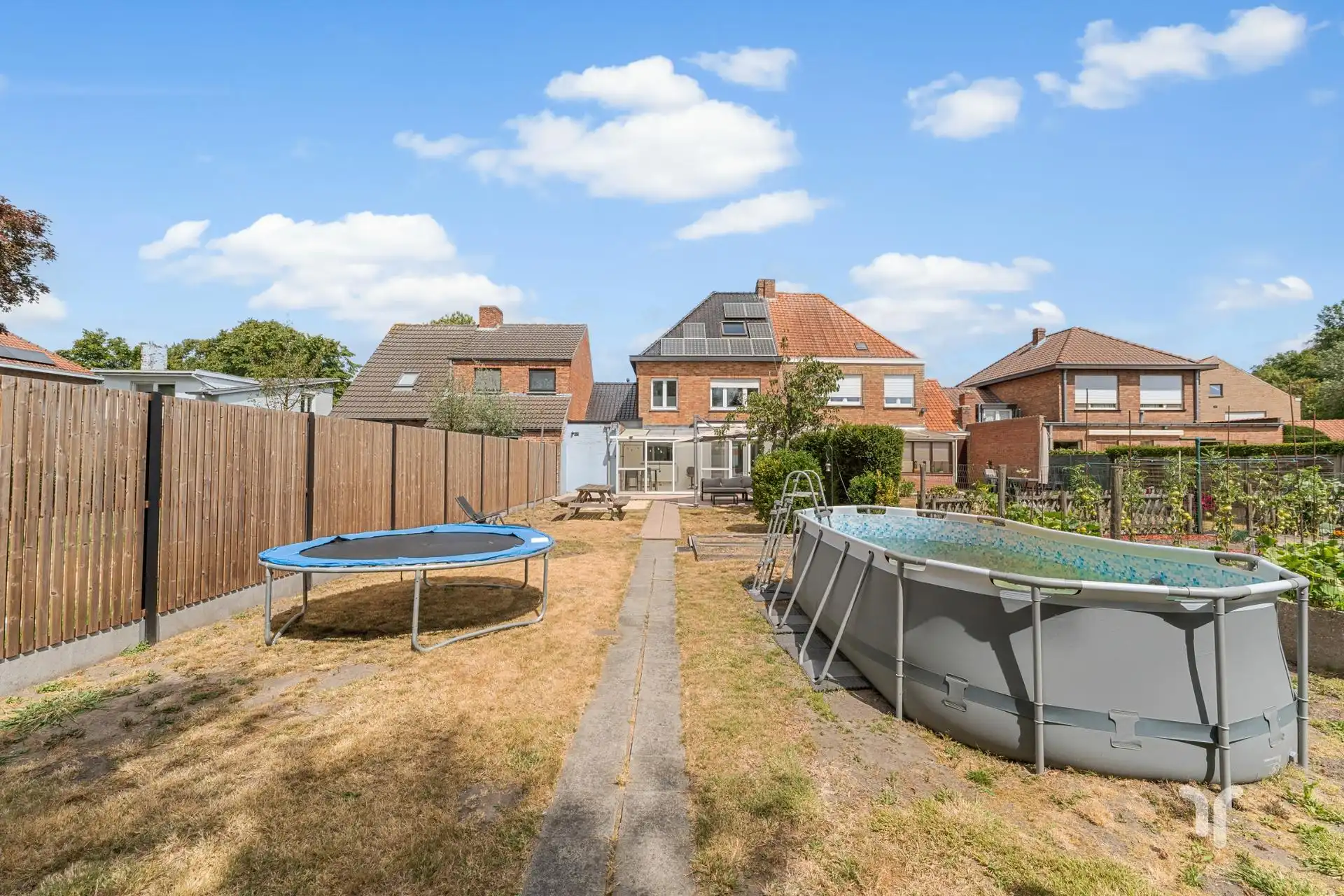 Op zoek naar een instapklare gezinswoning met garage, zonnige tuin én een unieke ligging aan het groen?  foto 16