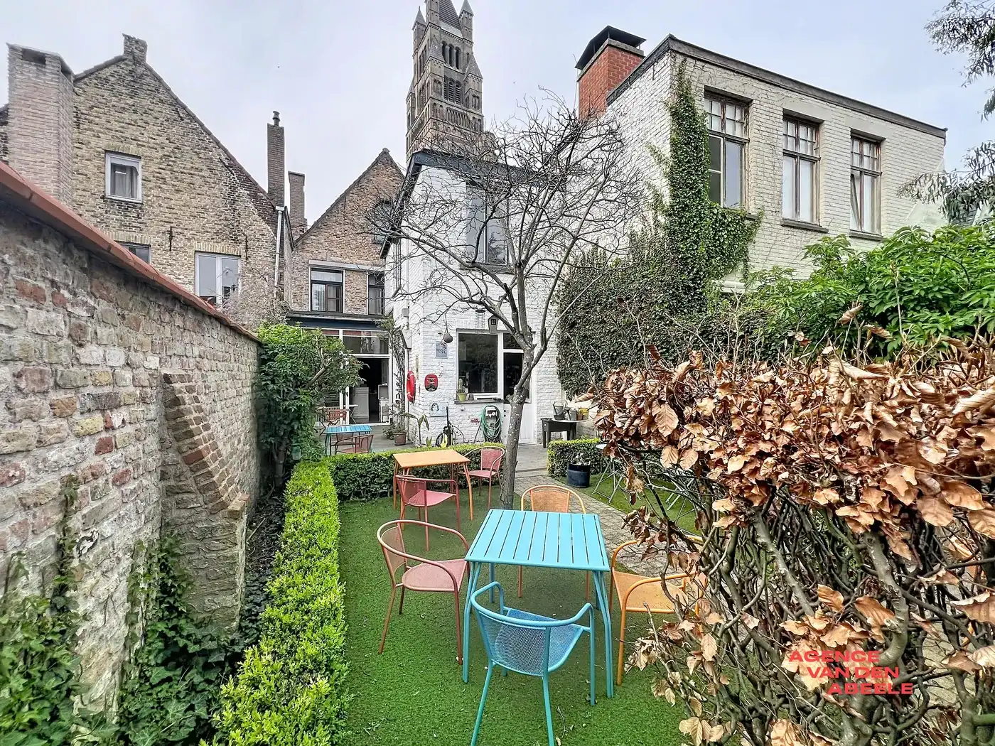 Centraal gelegen handelswoning met 4 slaapkamers en riante tuin  foto 24