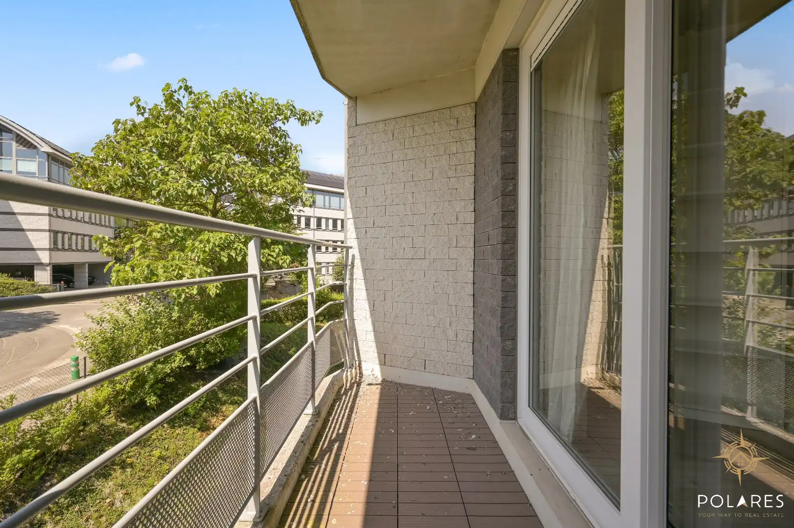 Instapklaar 2-slpk appartement met ruim terras en parkeerplaats foto 11