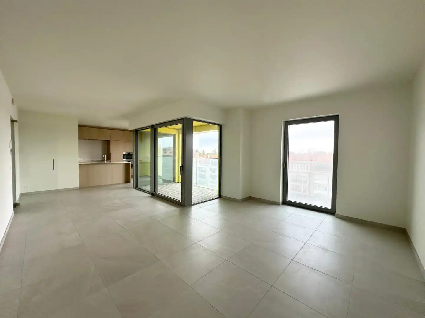 HOOST is een iconische toren met een expressief gevelontwerp op enkele honderden meters van de zee foto 2