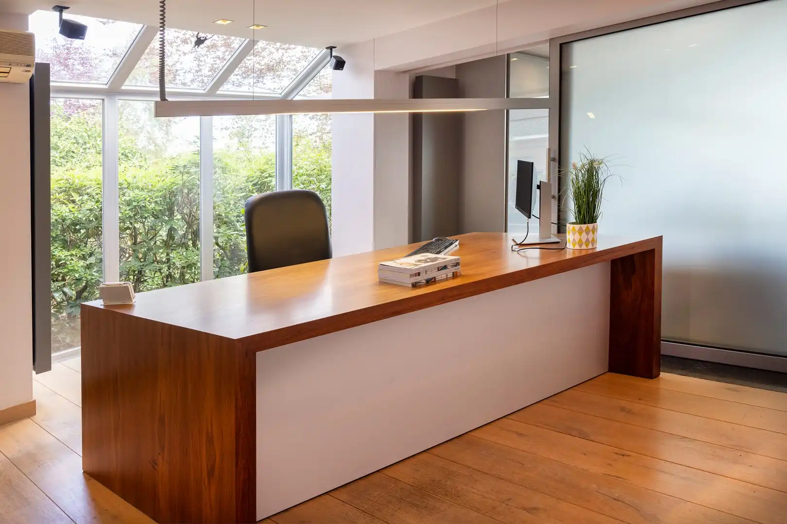 Ruime, alleenstaande woning met mogelijke praktijkruimte. foto 16