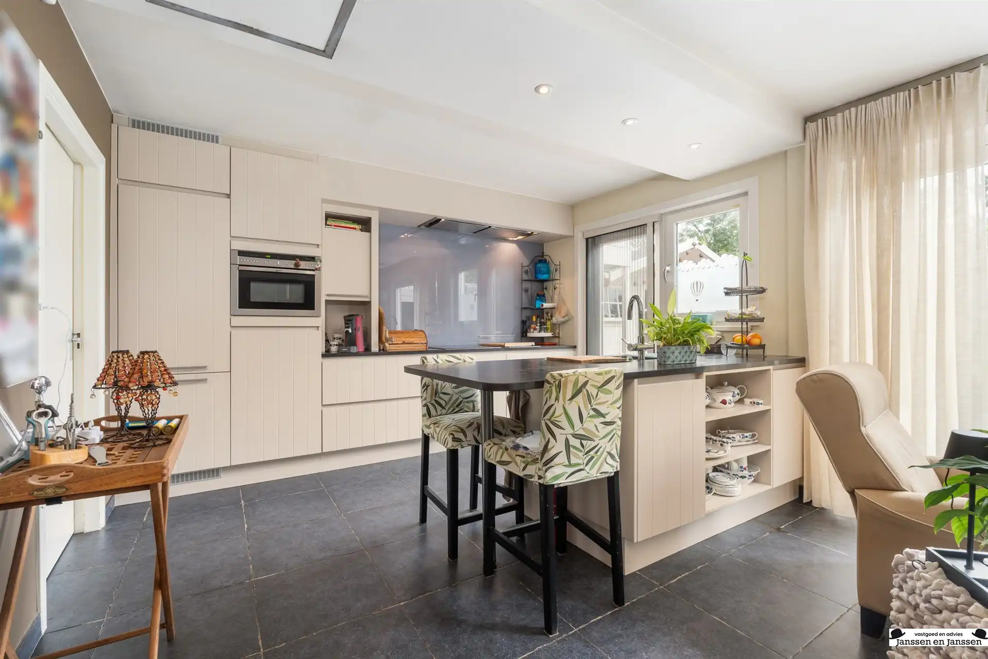 Unieke laagbouwwoning met 4 slaapkamers foto 12