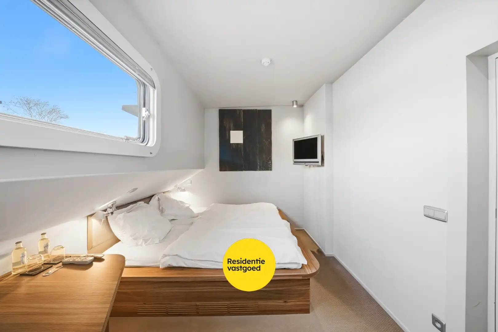 Unieke woonboot met B&B en vergunde ligplaats in Plassendale foto 25