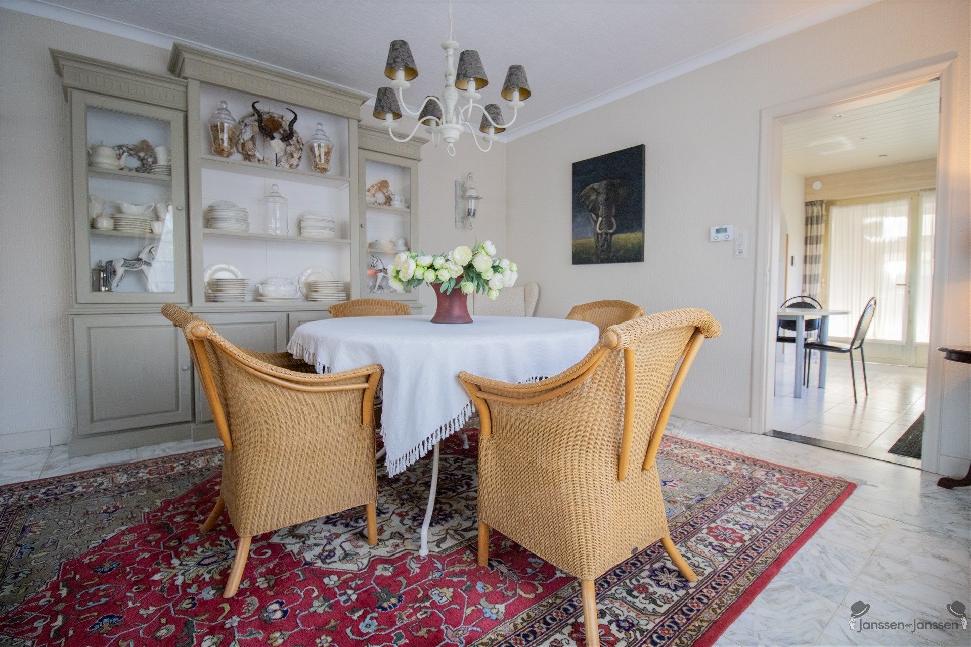 Rustig gelegen gelijkvloerse woning met 3 slaapkamers en bijhuis op  750 m foto 5