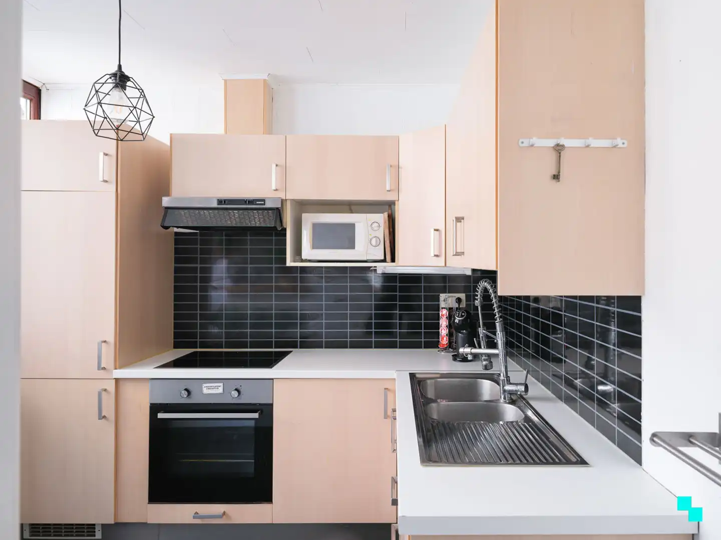 Charmante op te frissen woning met drie kamers en zonnige tuin foto 10