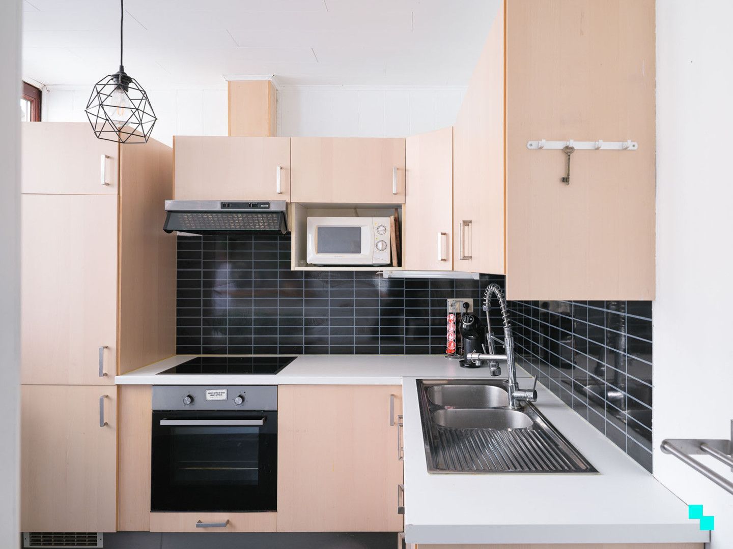 Charmante op te frissen woning met drie kamers en zonnige tuin foto 10