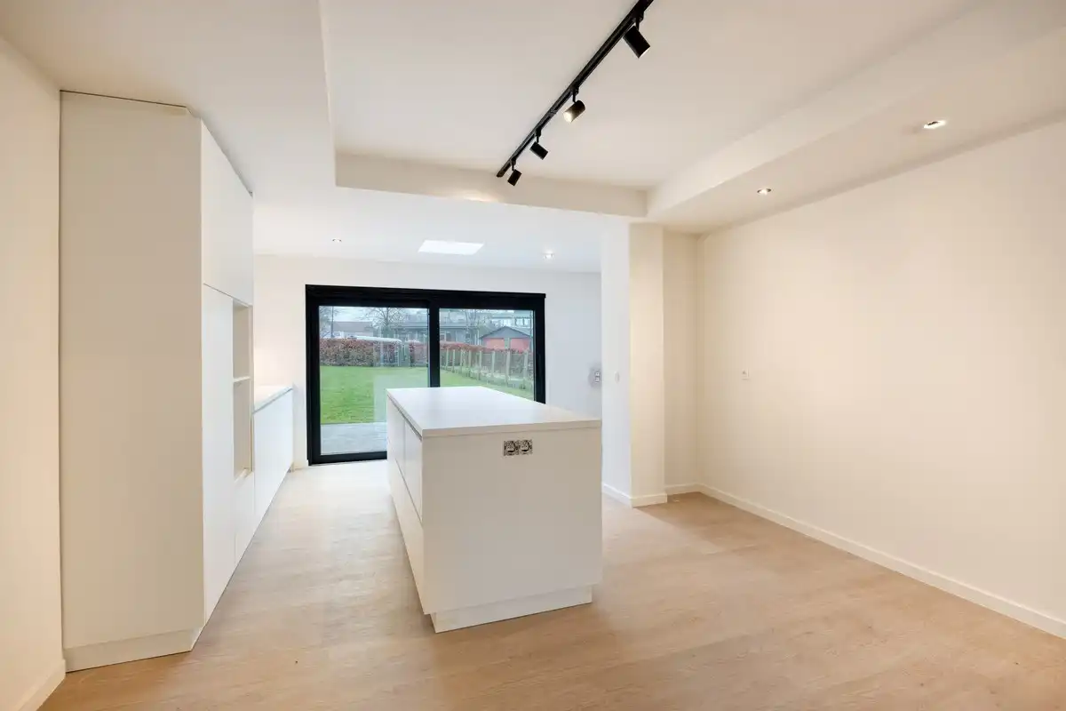 Volledig gerenoveerde halfopen bebouwing met 3 slaapkamers, tuin, terras en garage in Kumtich! – EPC 95 kWh/m² - bewoonbare opp. 153 m² foto 5