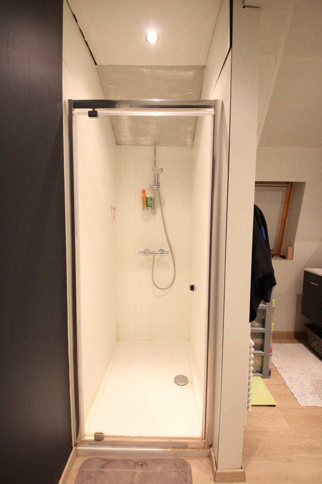 OPBRENGSTEIGENDOM BESTAANDE UIT HANDELSGELIJKVLOERS EN 2 APPARTEMENTEN foto 11