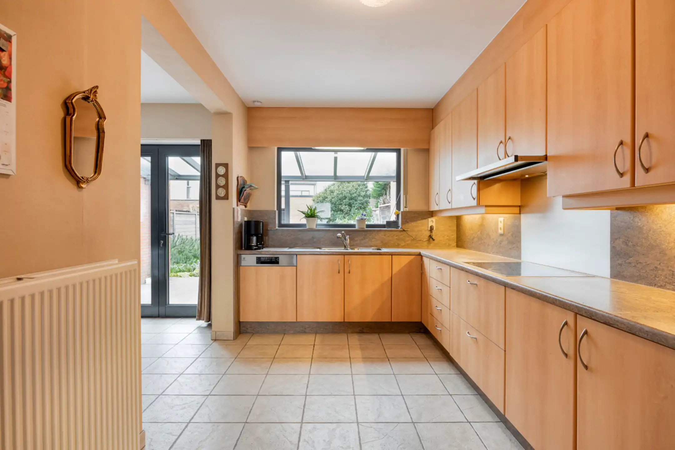 Gezellige gezinswoning met 3 kamers, tuin en dubbele garage foto 13