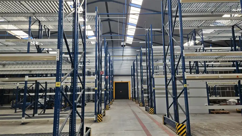 Magazijnen nabij E40 te Oudenburg foto 5