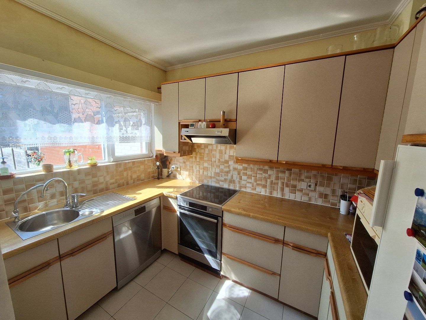 Goed onderhouden gezinswoning met garage en tuin foto 6