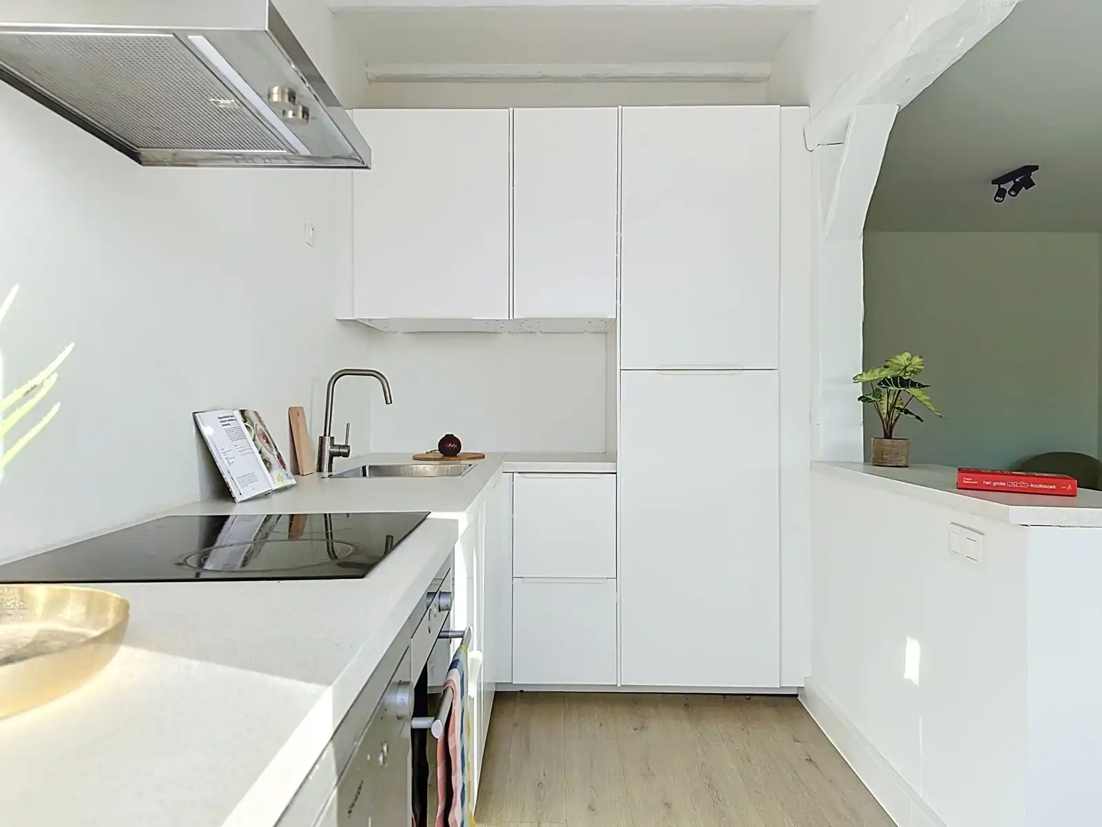 Instapklaar appartement met 3 kamers op een toplocatie! foto 33