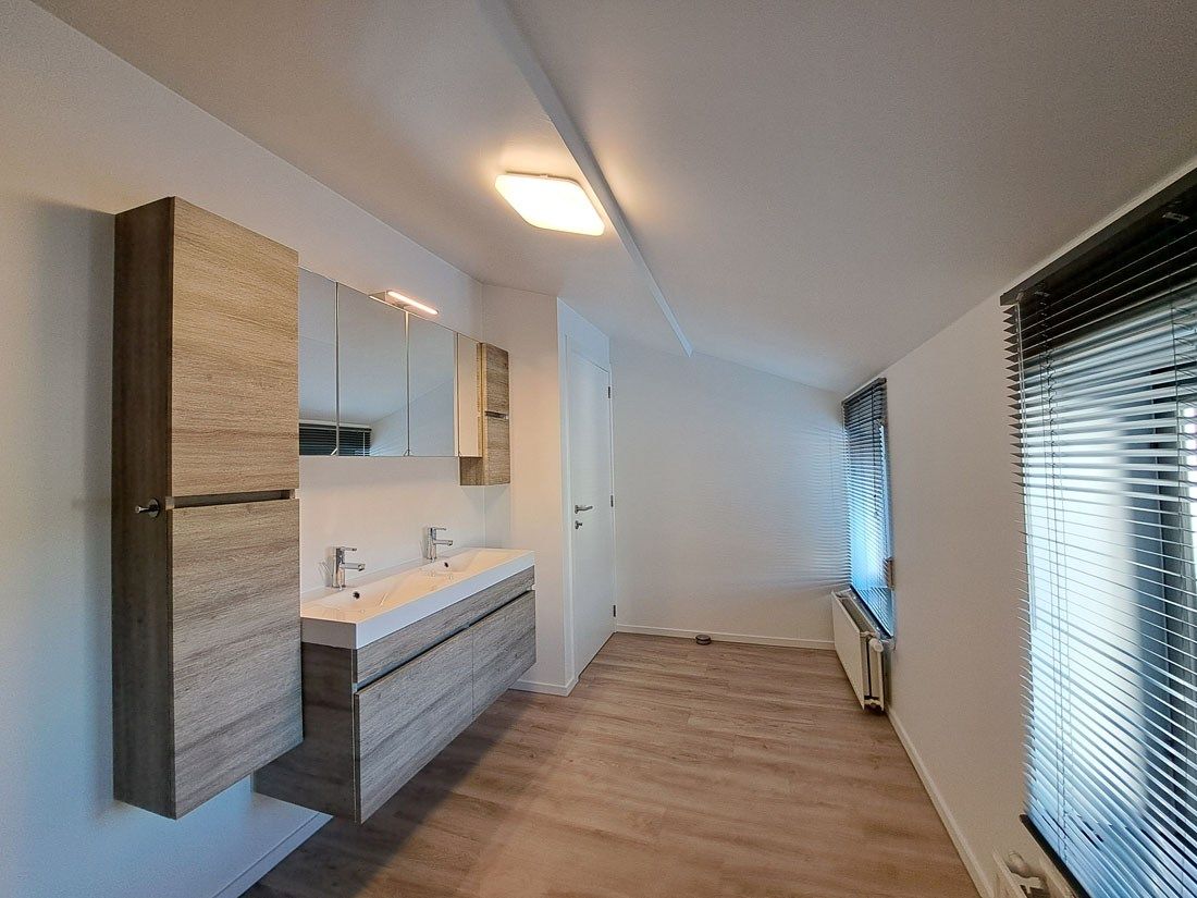 Instapklaar ruim duplex appartement te Rekem foto 11