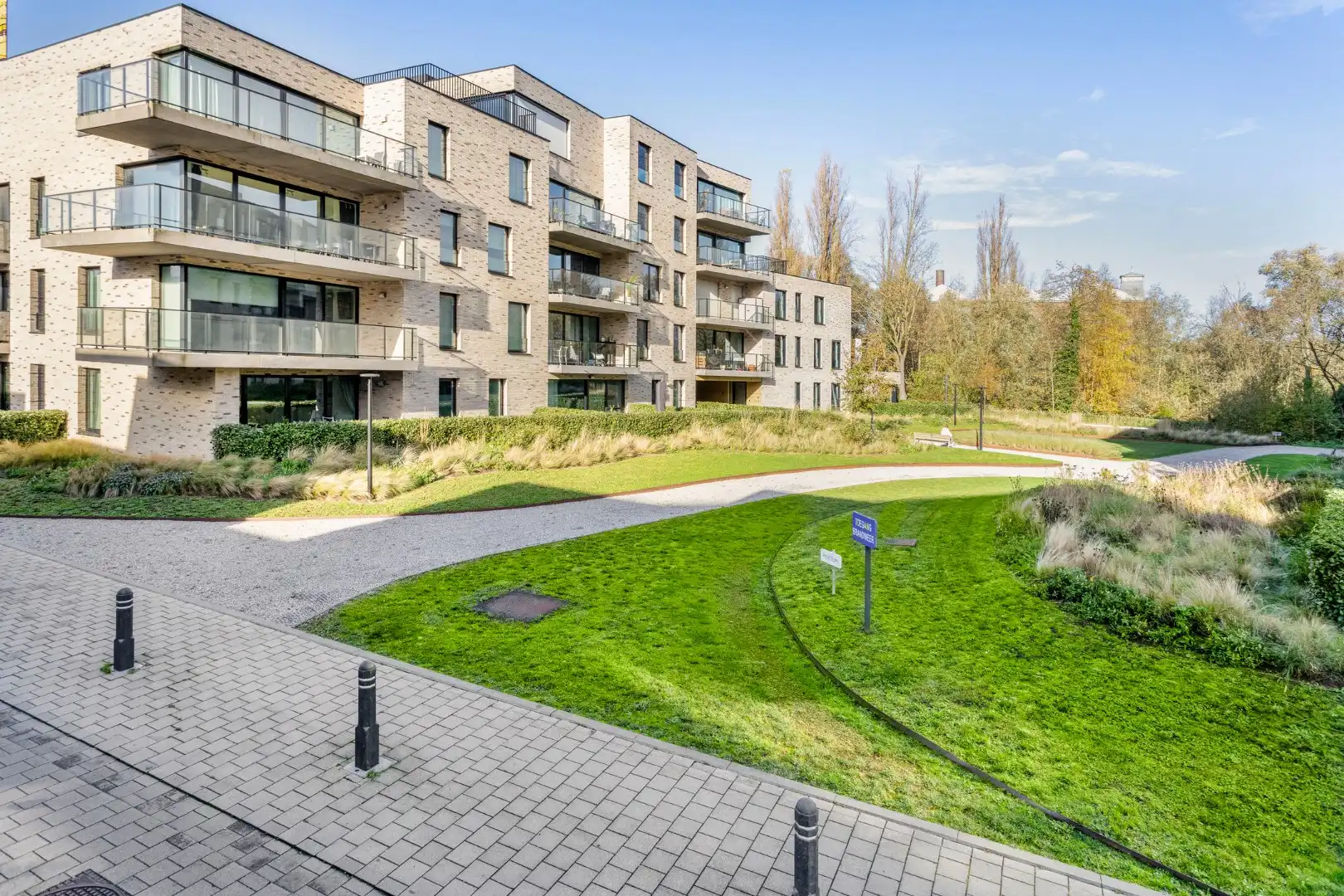 3- slaapkamer appartement gelegen te midden van het groen met privatieve tuin. foto 16