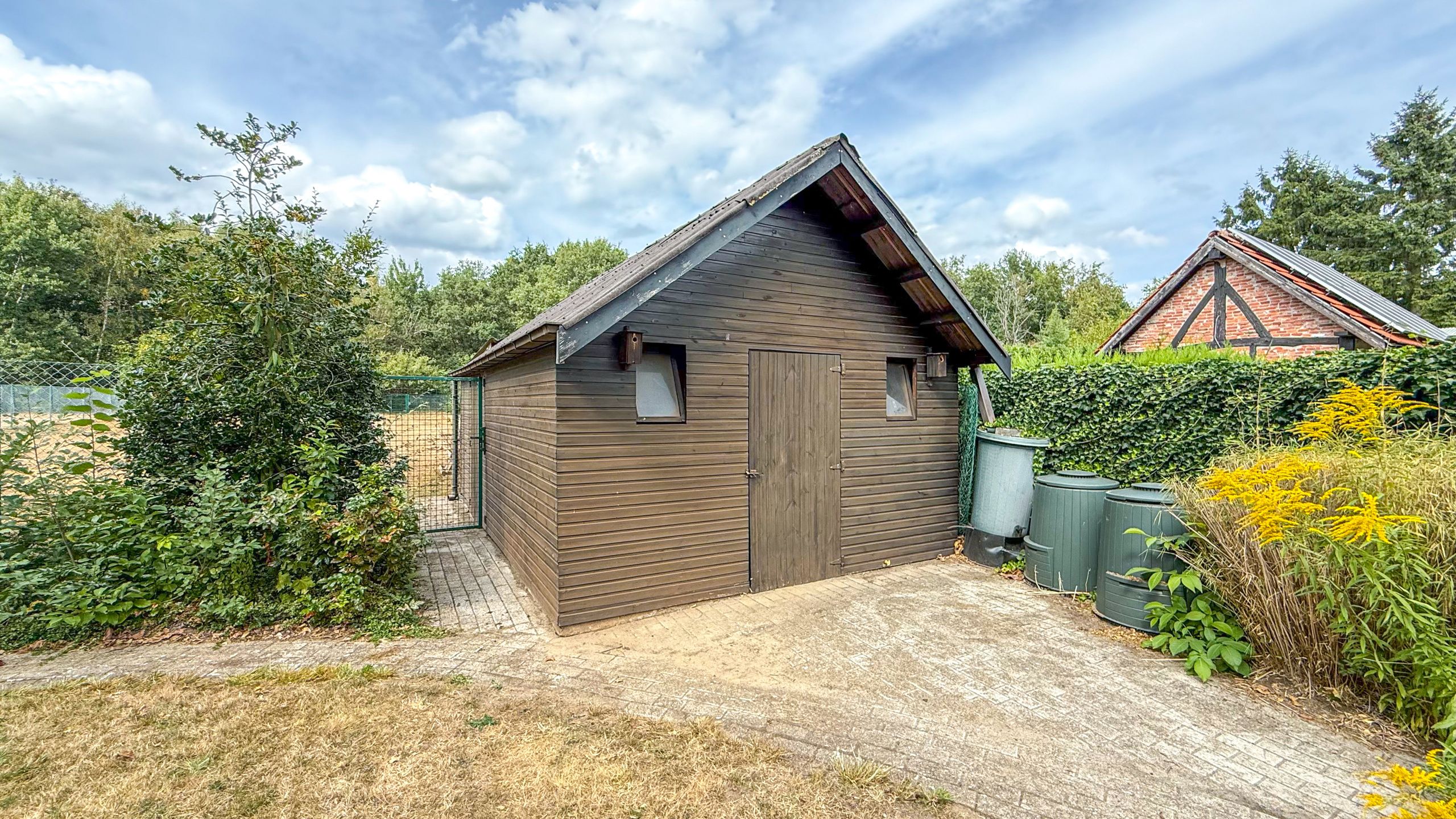 Ruime gezinswoning met 4 tot 5 slpkms en grote omheinde tuin! foto 37