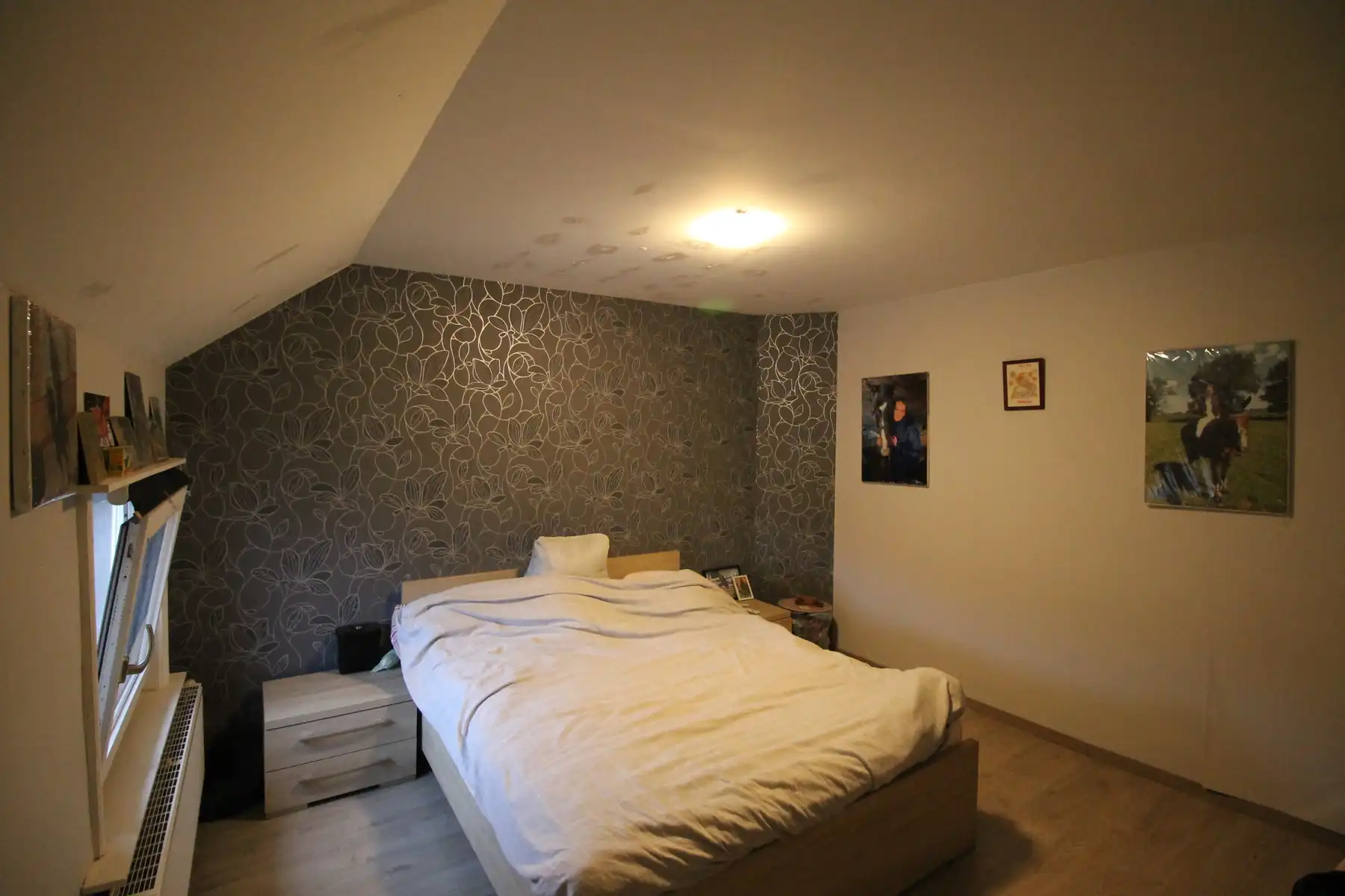 Gerenoveerde gezinswoning met 3 slaapkamers, terras en tuin op een zeer centrale, doch rustige ligging. foto 9