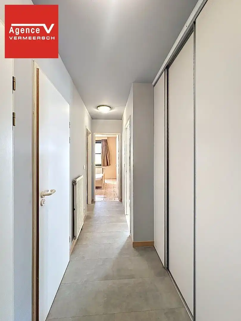 Klassevol gelegen gelijkvloers appartement te Mariakerke met terras.  foto 12