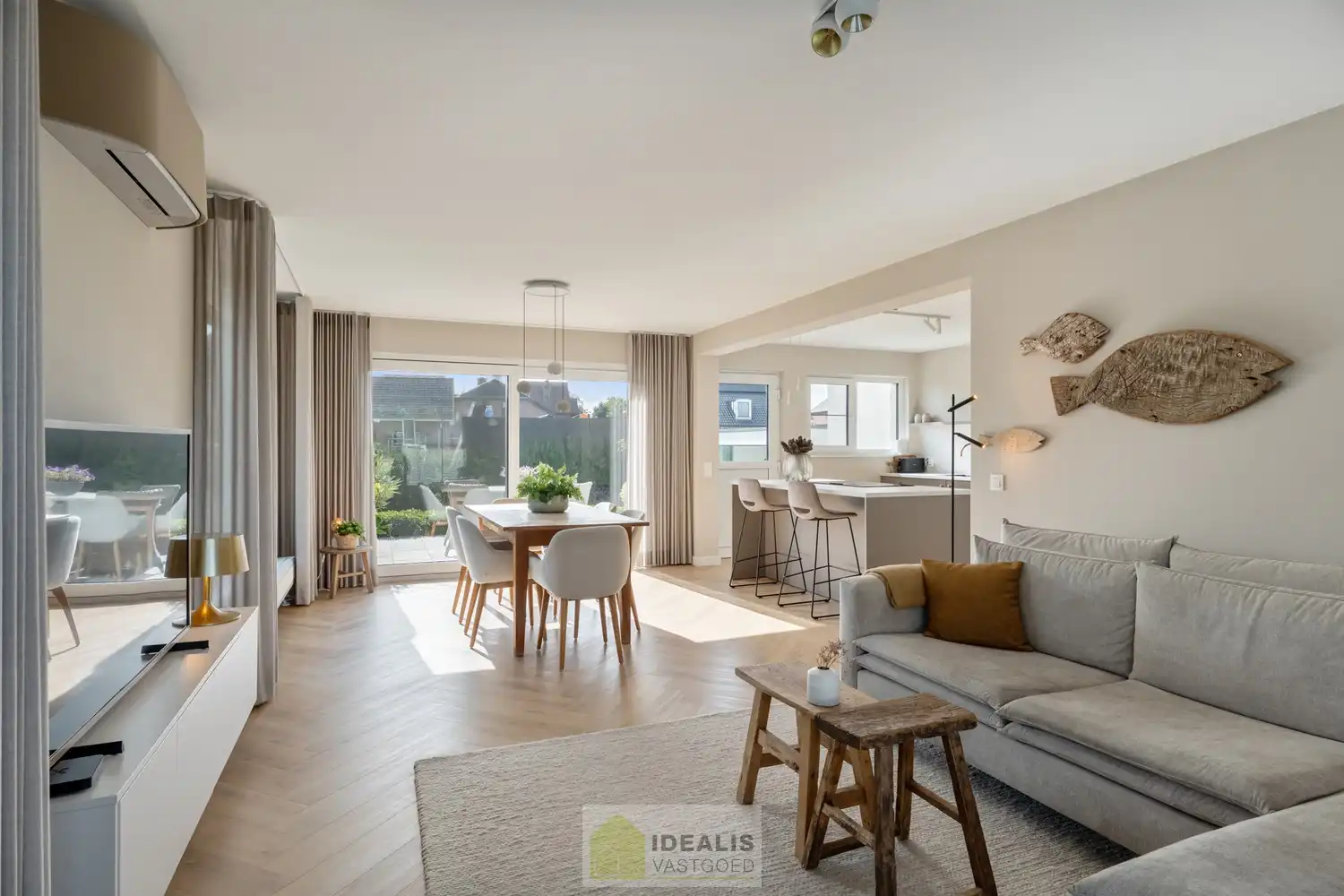IDEALIS VASTGOED – Een prachtige instapklare woning in het fijne Hamont op een steenworp van de NL-grens! foto 8