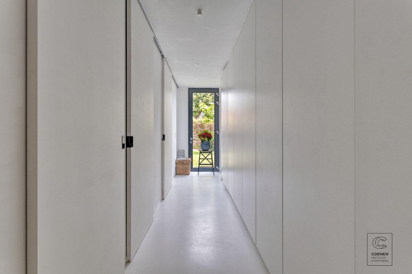 Prachtig, instapklare laagbouwwoning met 4 slaapkamer op een perceel van 995 m²! foto 8