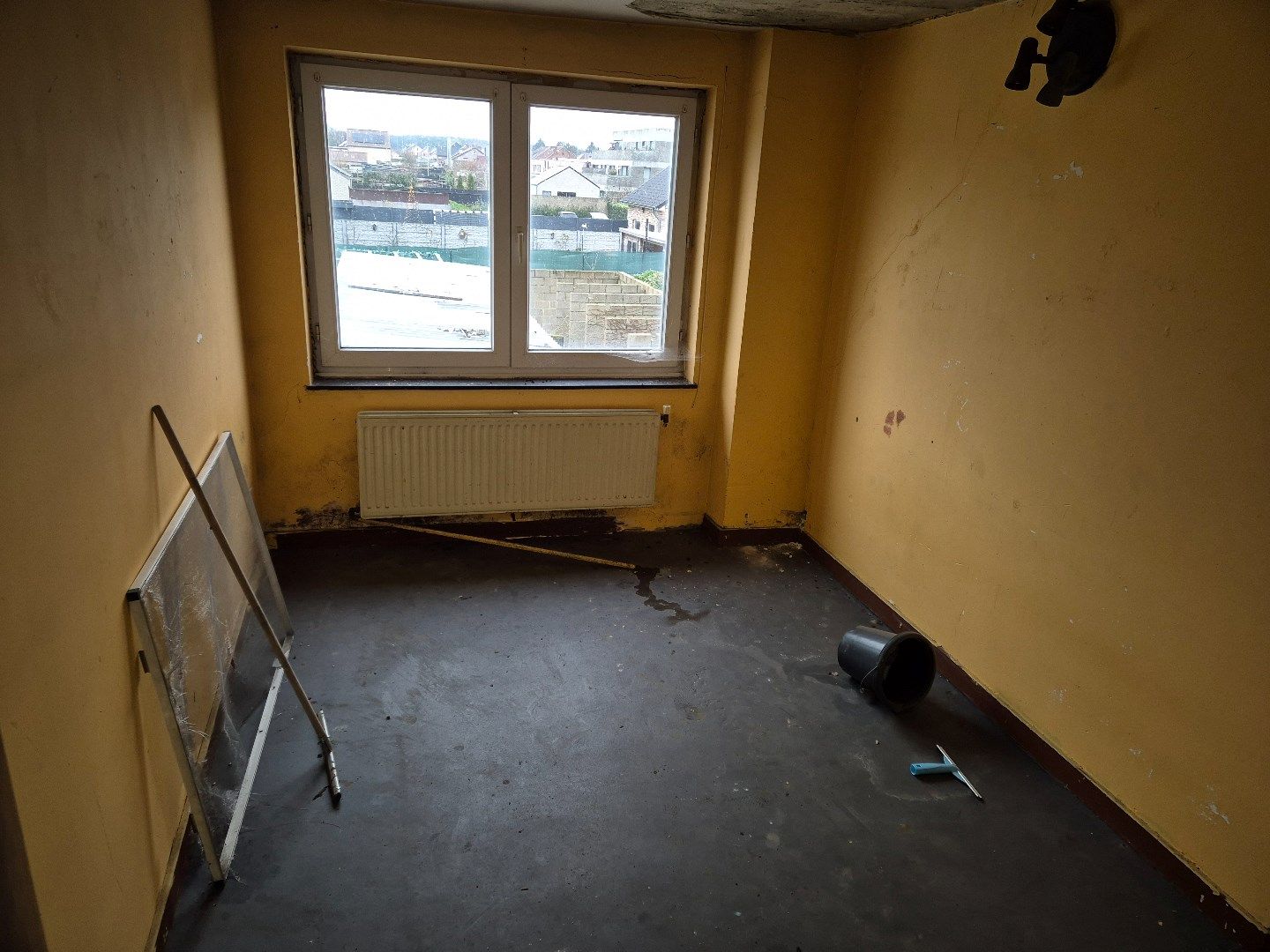 Te renoveren halfopen woning met 3 slaapkamers foto 21