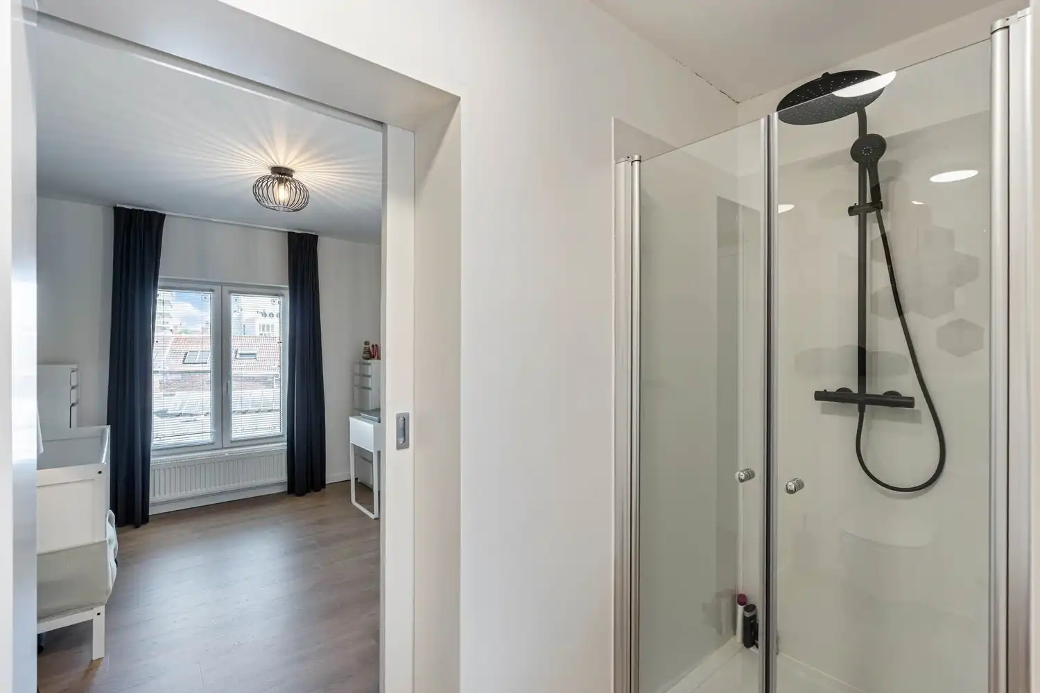Recent en volledig gerenoveerde woning met 3 slaapkamers en 2 badkamers te centrum Leuven! foto 23