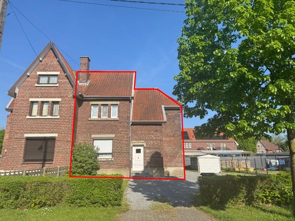 Hoofdfoto van de publicatie: KARAKTERVOLLE, TE RENOVEREN WONING (H.O.B.)
