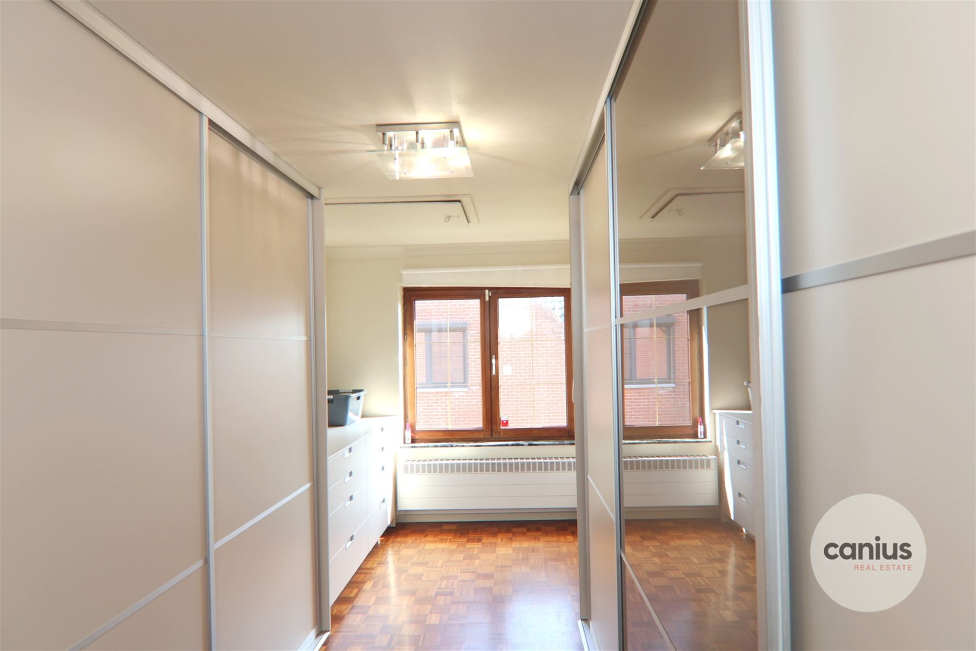 GOED ONDERHOUDEN WONING MET 2 SLAAPKAMERS + DRESSING EN ONDERHOUDSVRIENDELIJKE TUIN foto 10