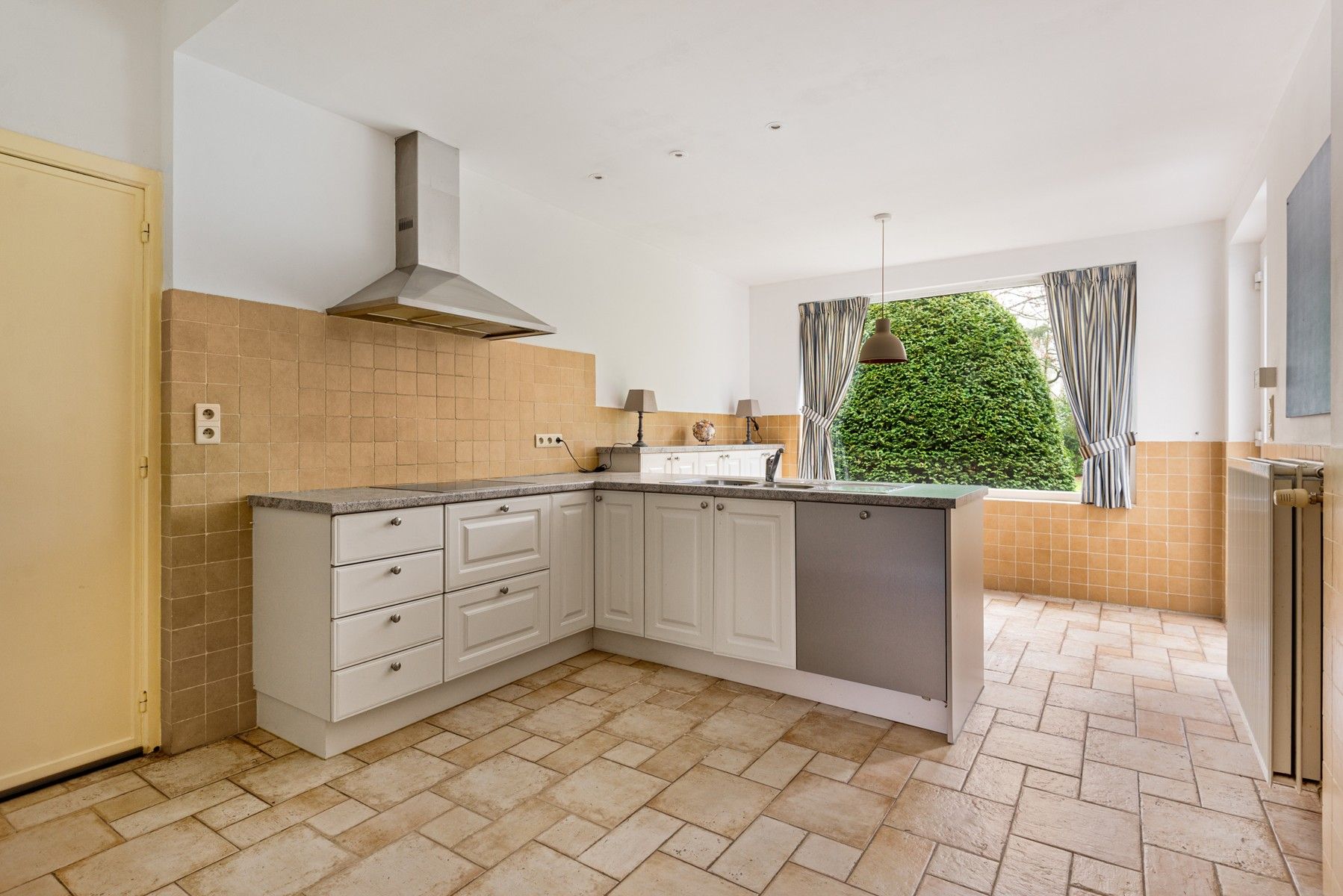 Charmante villa in ’s-Gravenwezel op 1.755m² foto 9