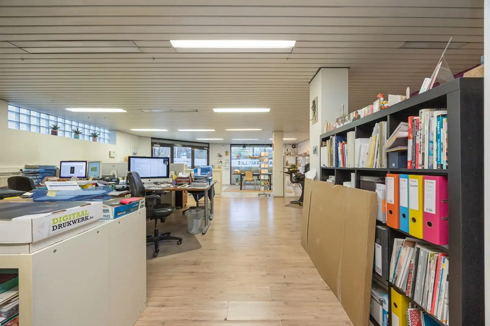Ruim commercieel gelijkvloers 241m² op toplocatie tegenover AZ Klina foto 12