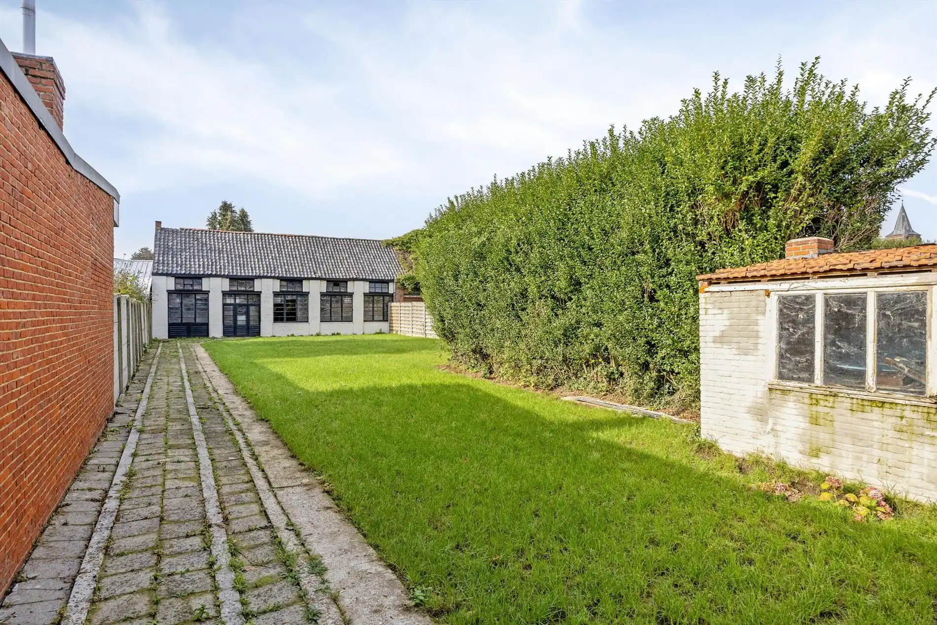 Gerenoveerde woning met 4/5 slaapkamers en ruim bijgebouw in het centrum van Olmen ! foto 2